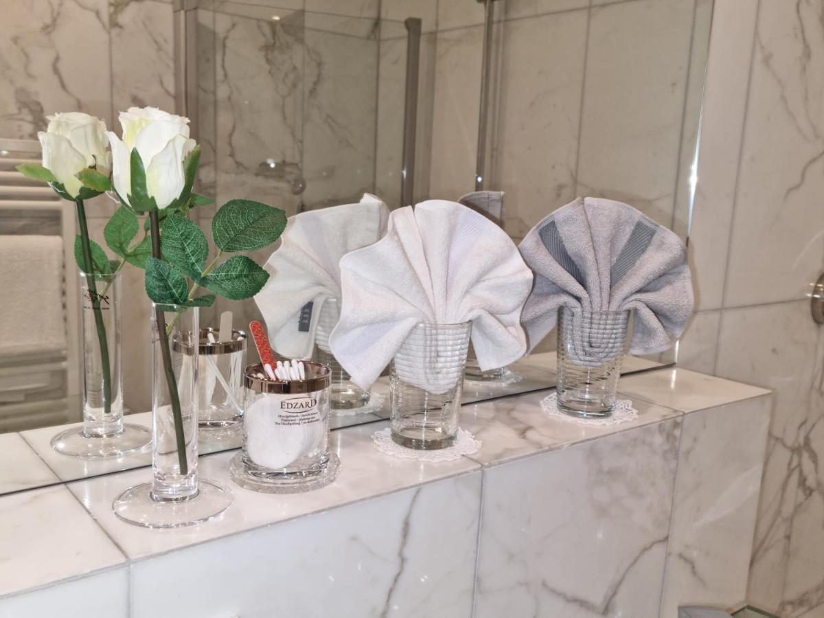 Deluxe Doppelzimmer mit Balkon und teilweise Seeblick