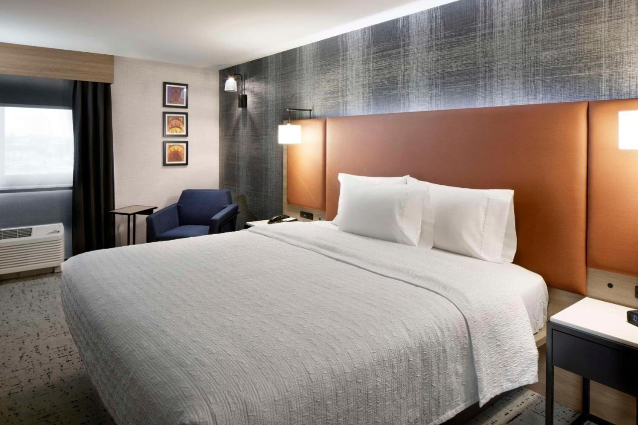 Zimmer mit Kingsize-Bett