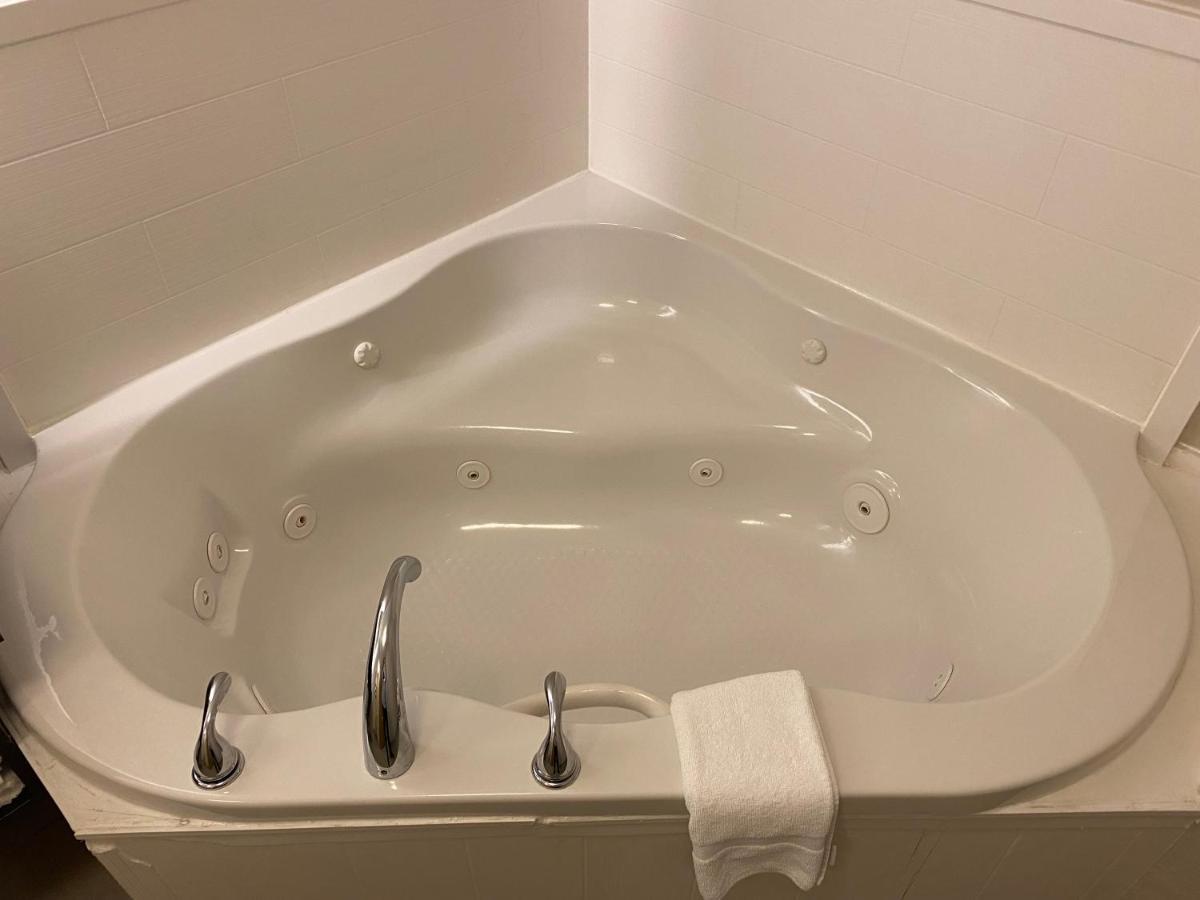 King Suite with Jetted Tub