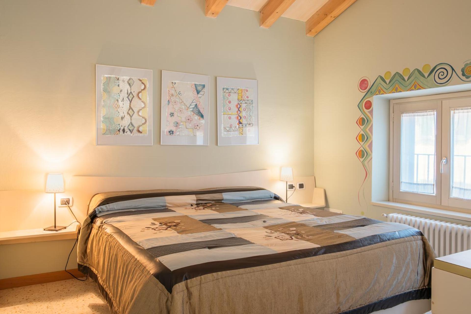 Quarto Triplo com Banheiro Compartilhado