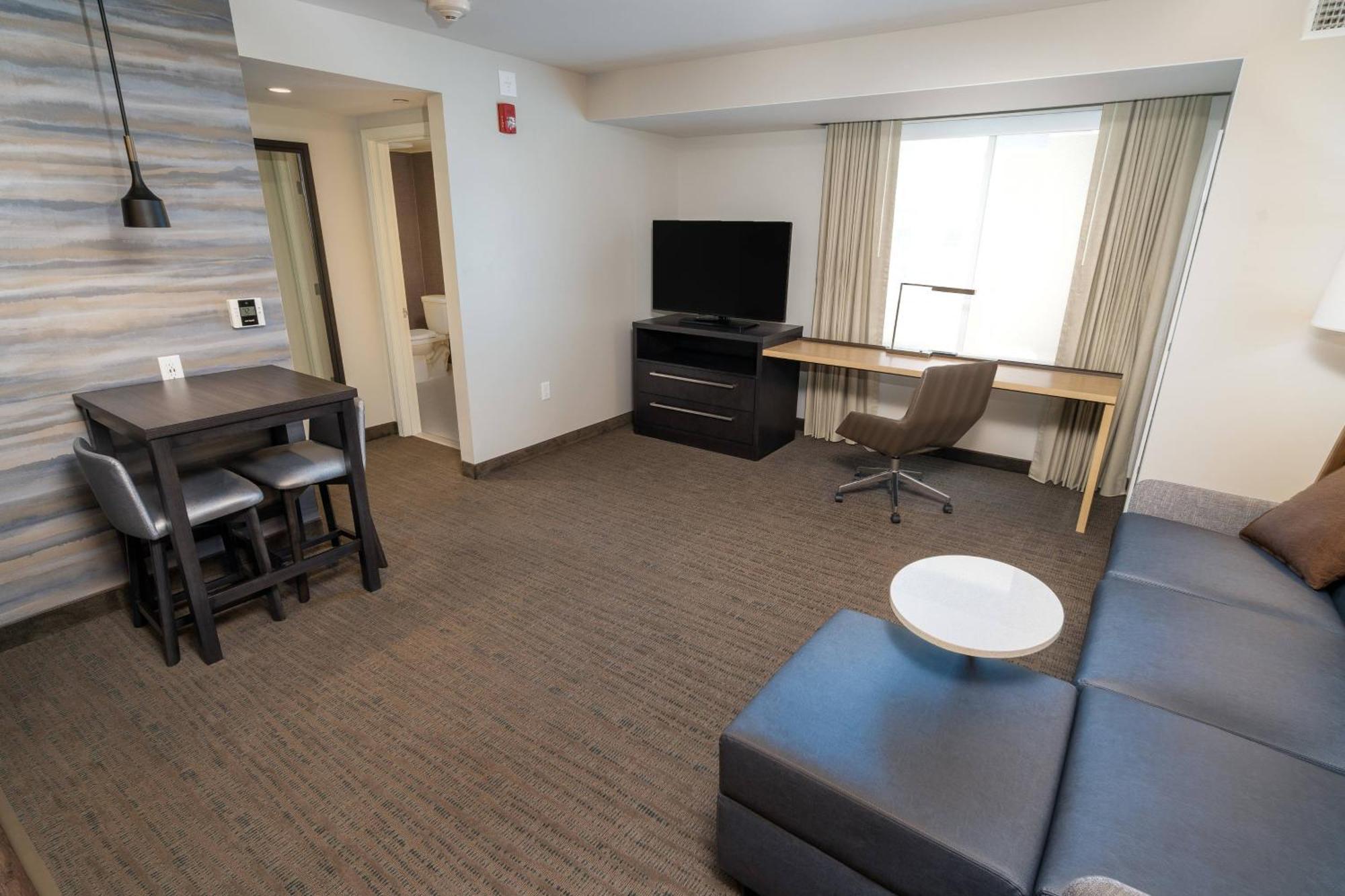 One-Bedroom King Suite Sofa Bed,1615408097:JPEG