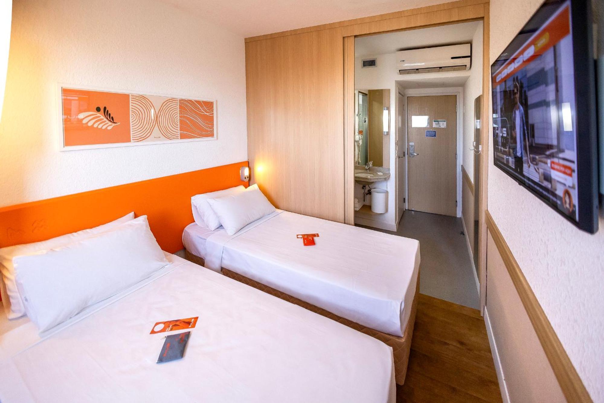 Quarto Econômico com 2 Camas de Solteiro