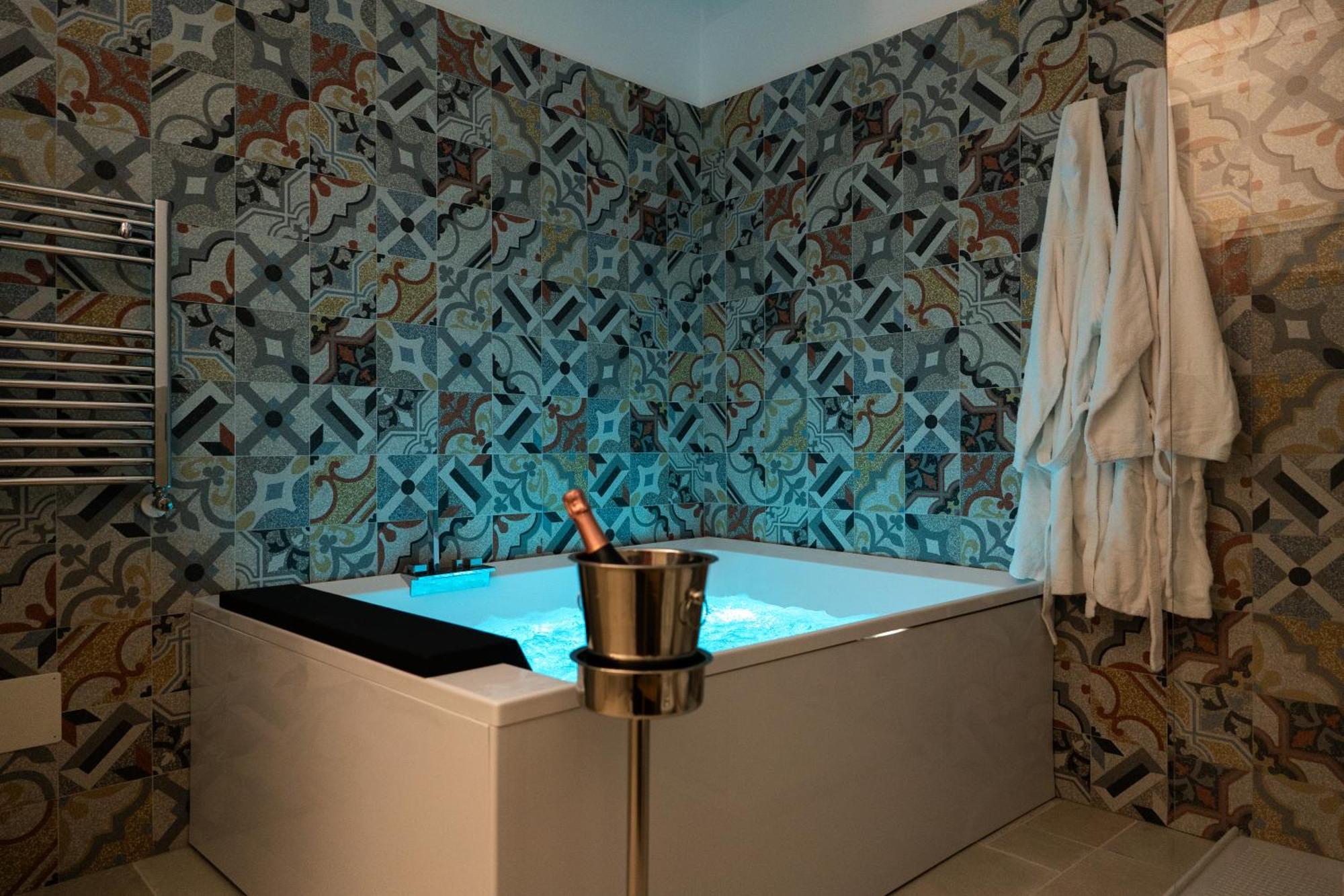 Queen Room Spa Bath