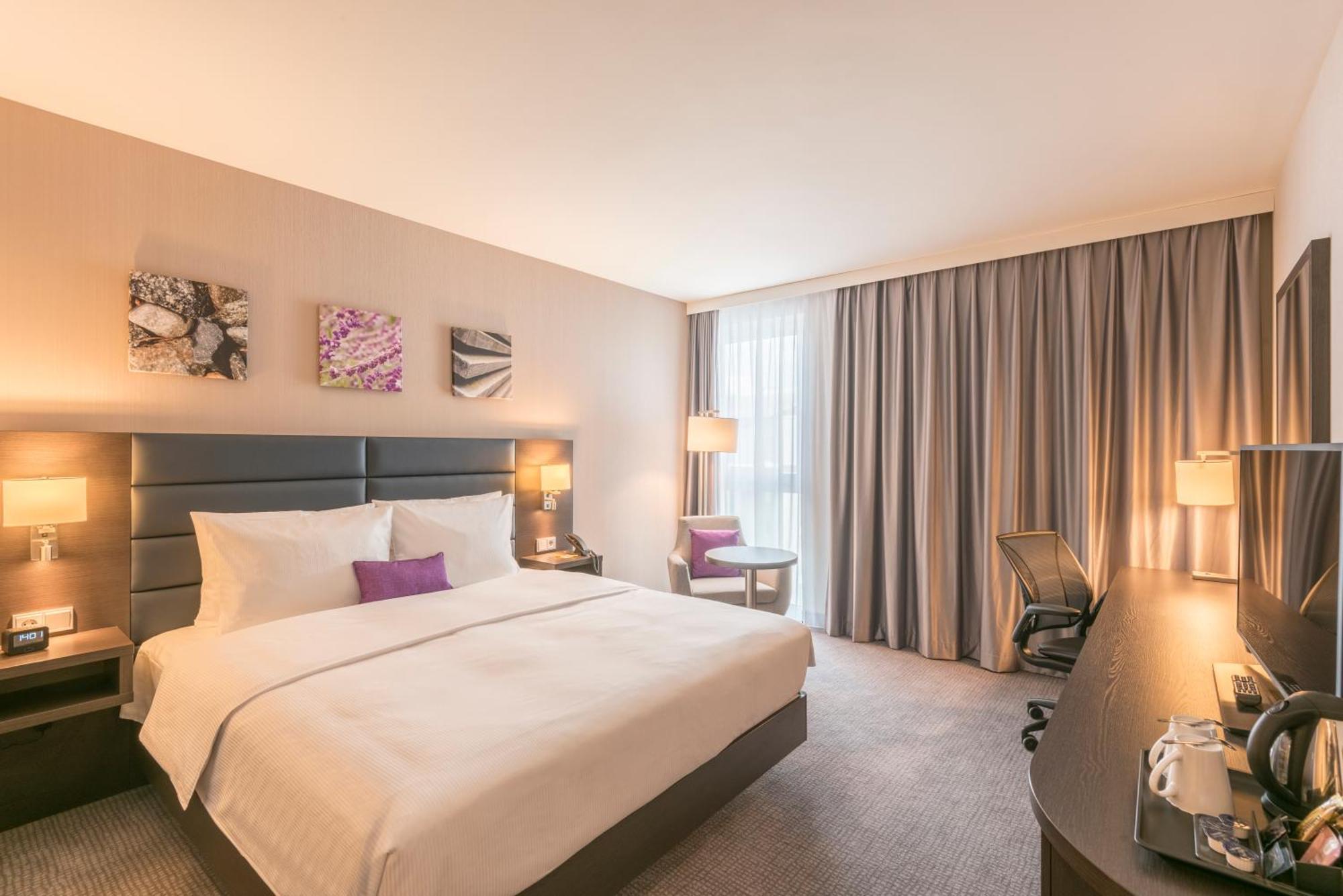 Queen Room - Accessible