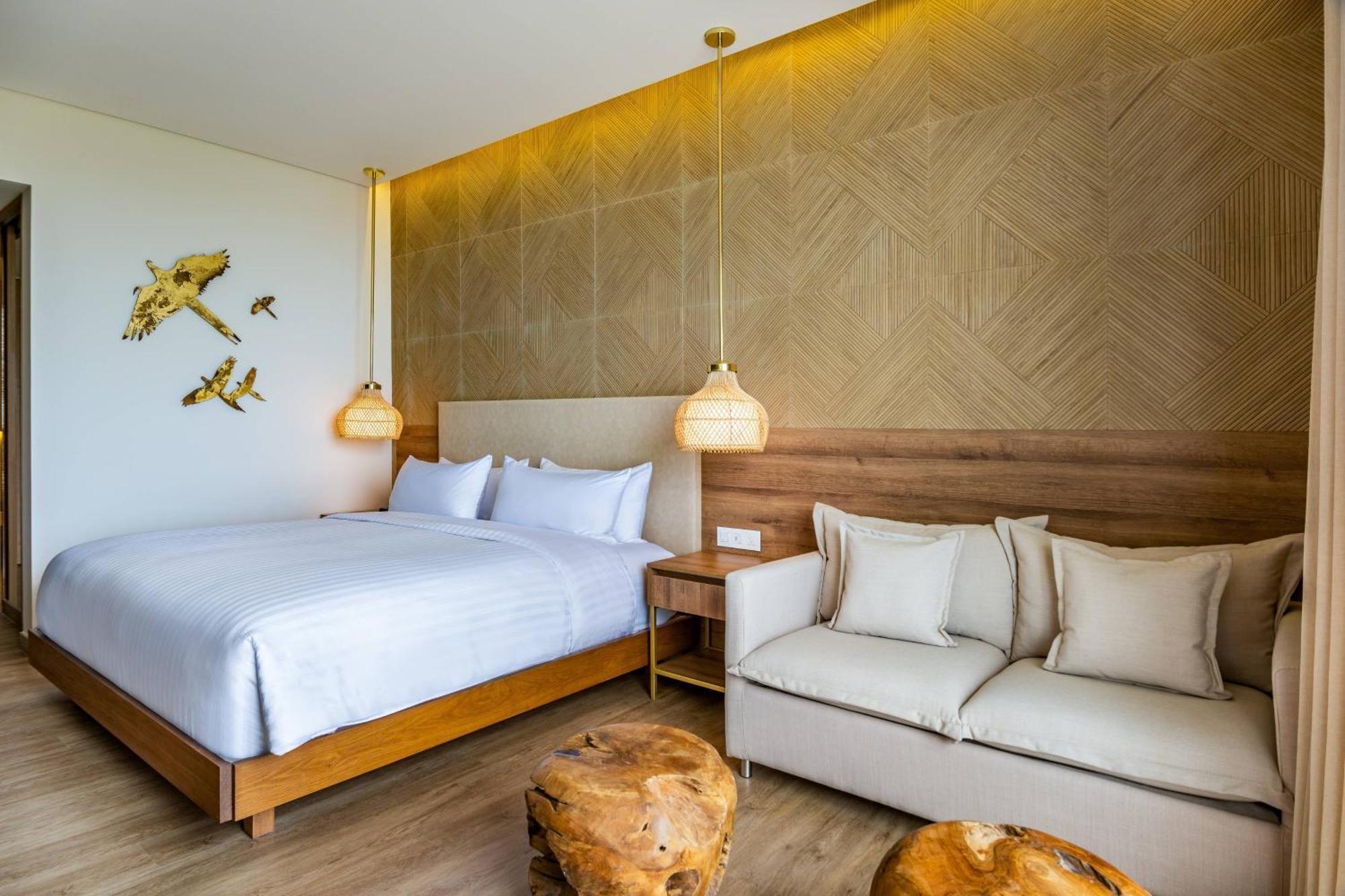 Guest room, 1 King, Sofa bed, Partial ocean view, Balcony