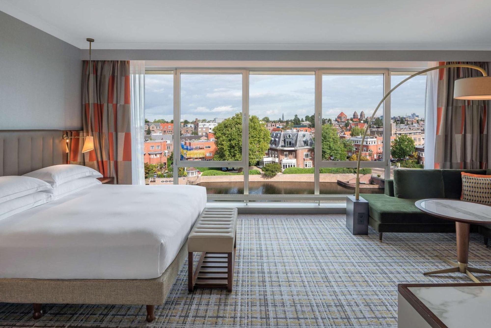 Junior Suite met Kingsize Bed en Uitzicht op de Gracht
