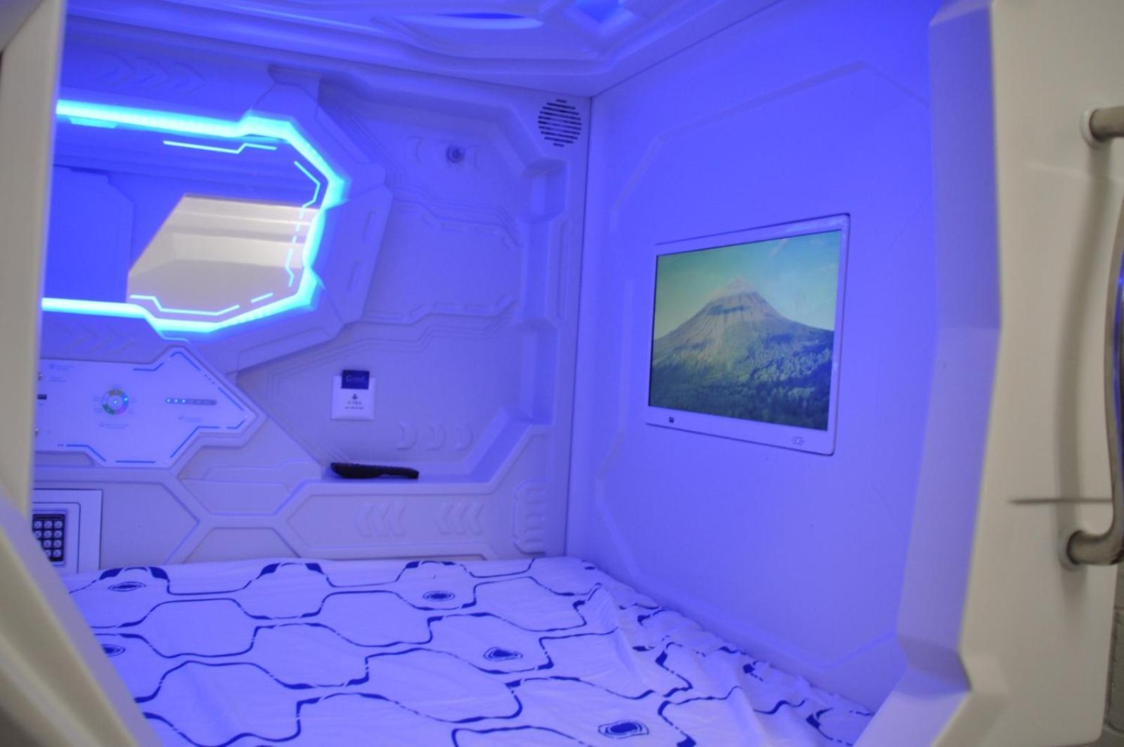 Capsule