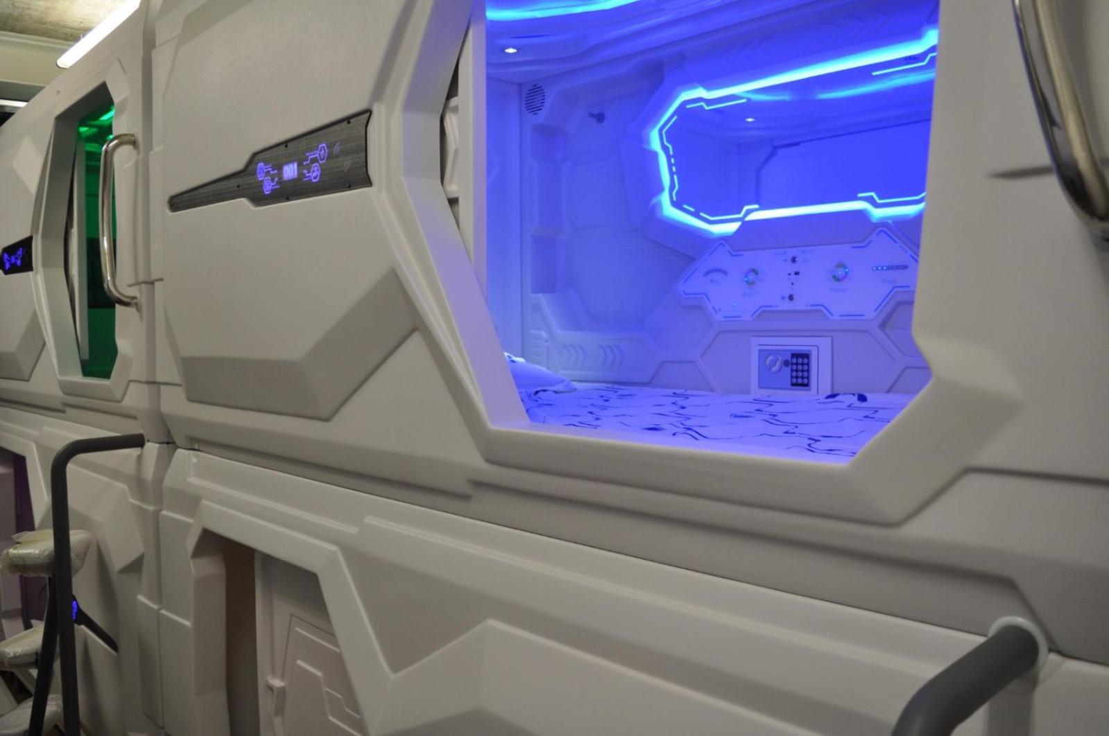 Capsule