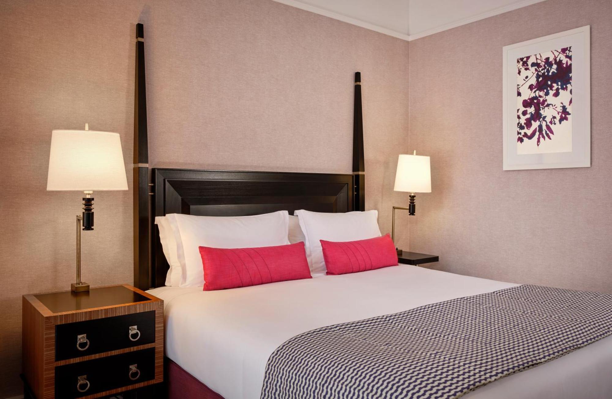 Executive, Larger Guest room, 1 King,1535651008:JPEG