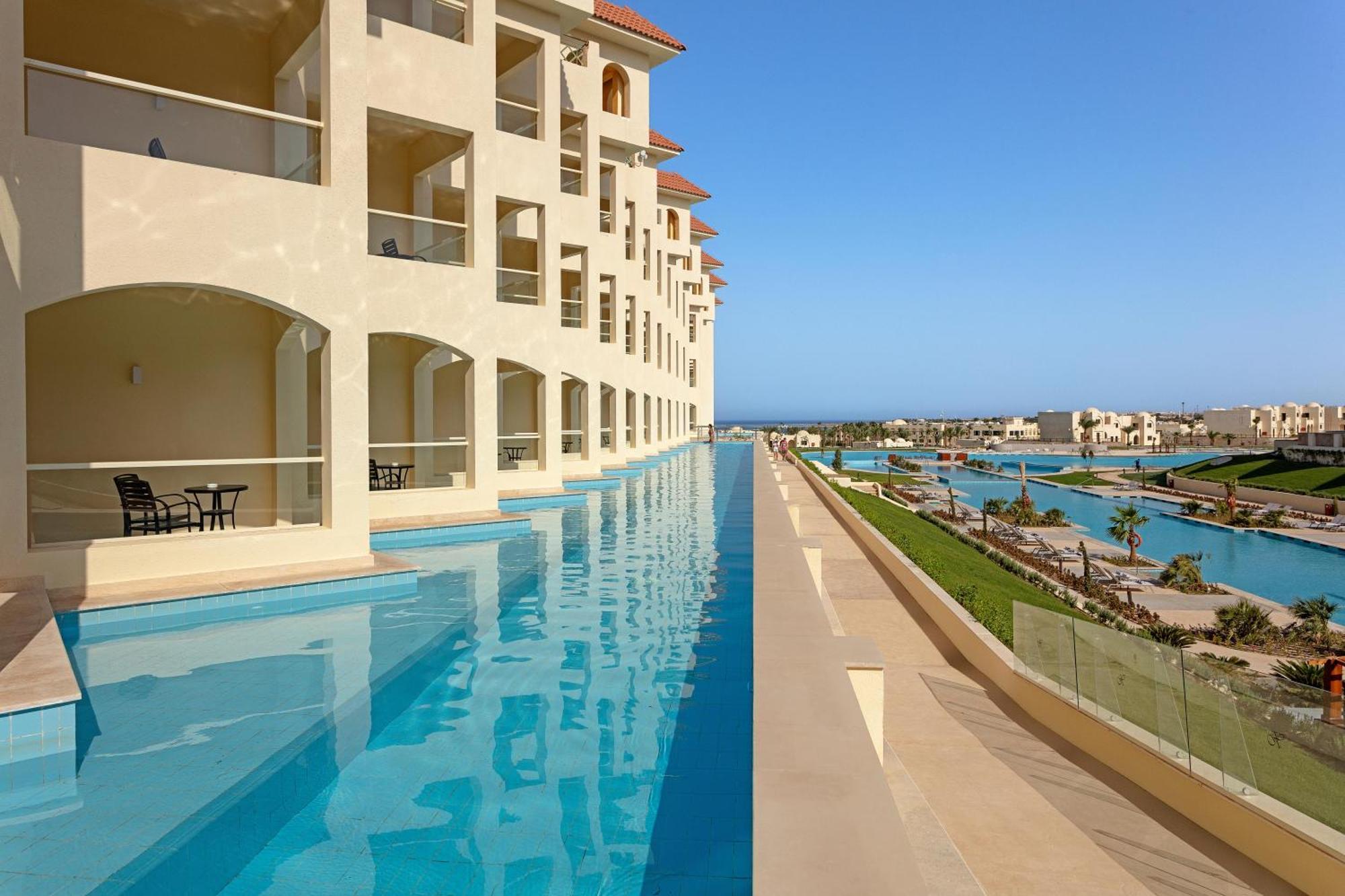 Main Building Superior Swim Up Room