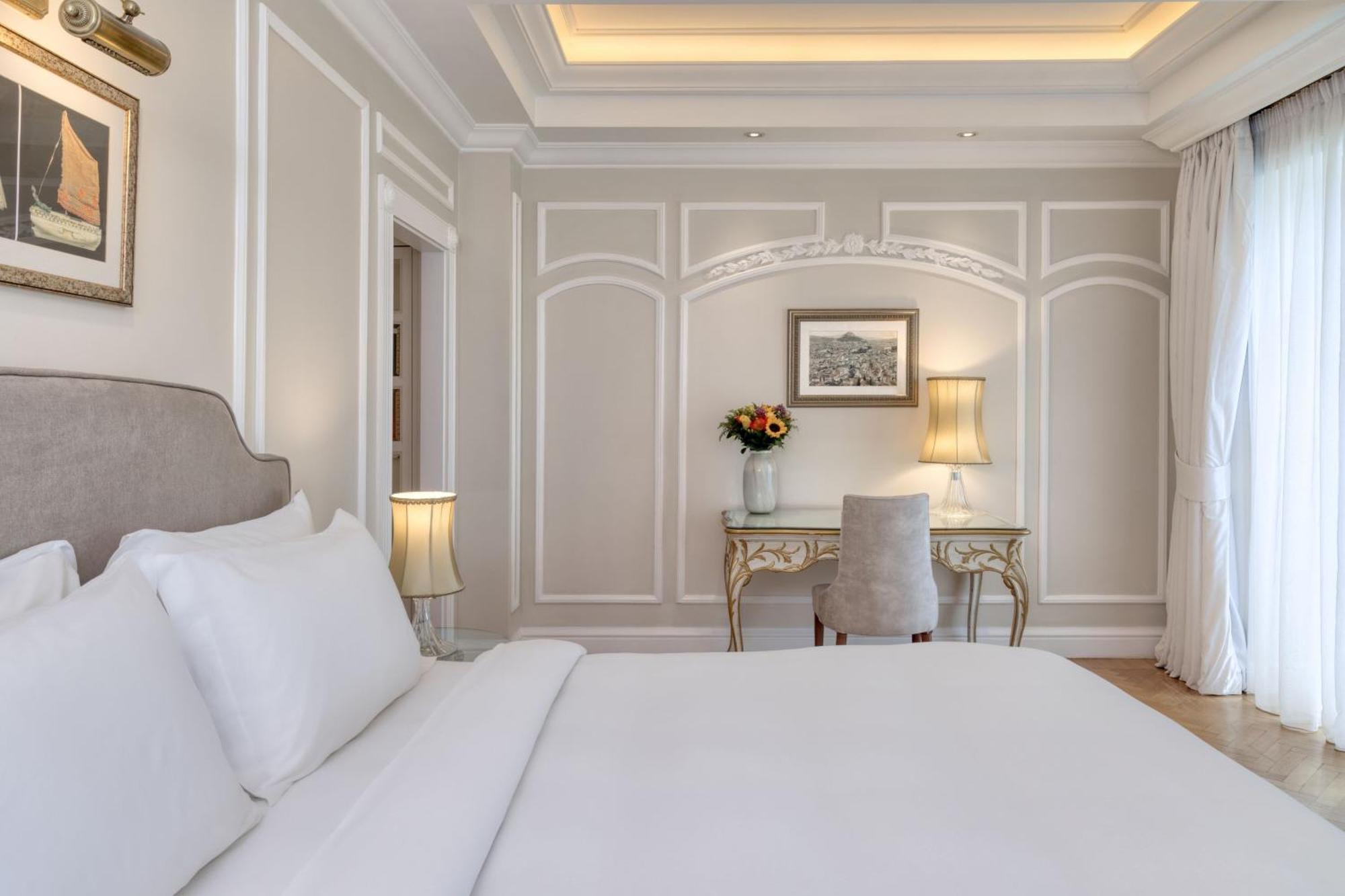 Deluxe Acropolis Guest room 1 King City view