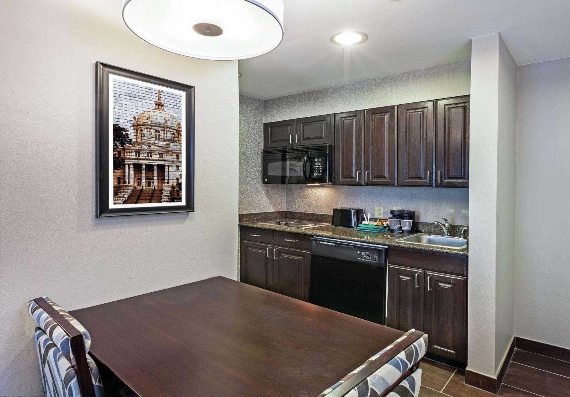 One-Bedroom King Suite - Non-Smoking