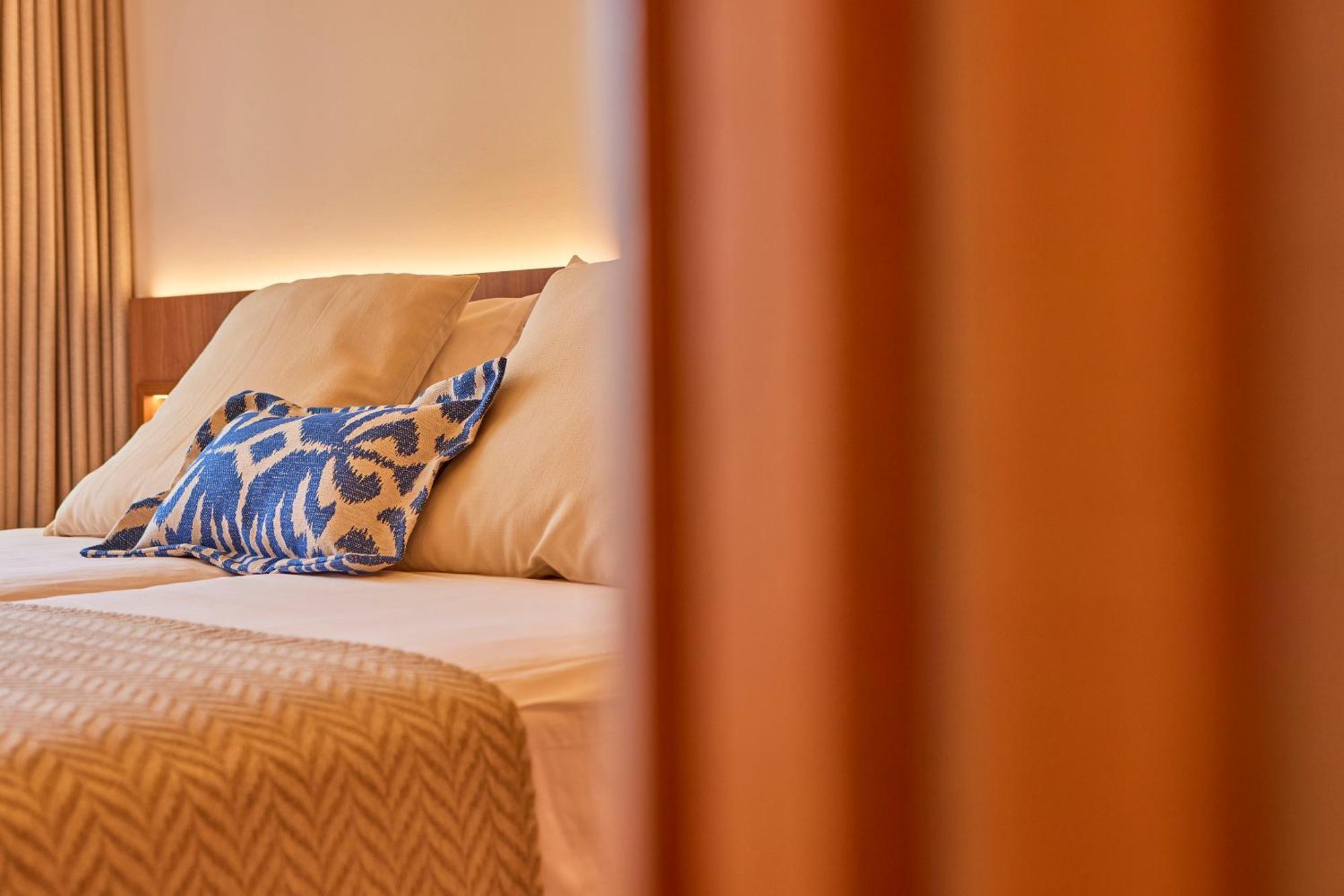 Double or Twin Room with Side Sea View