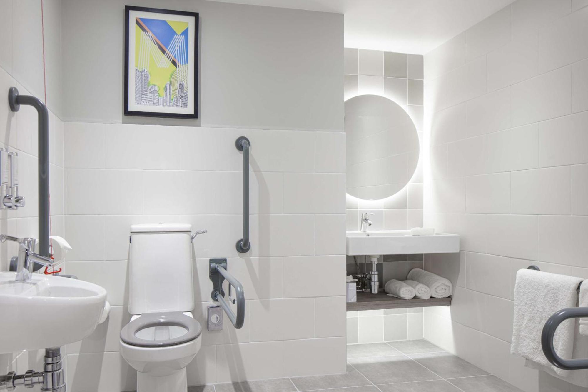 Queen Room Accessible