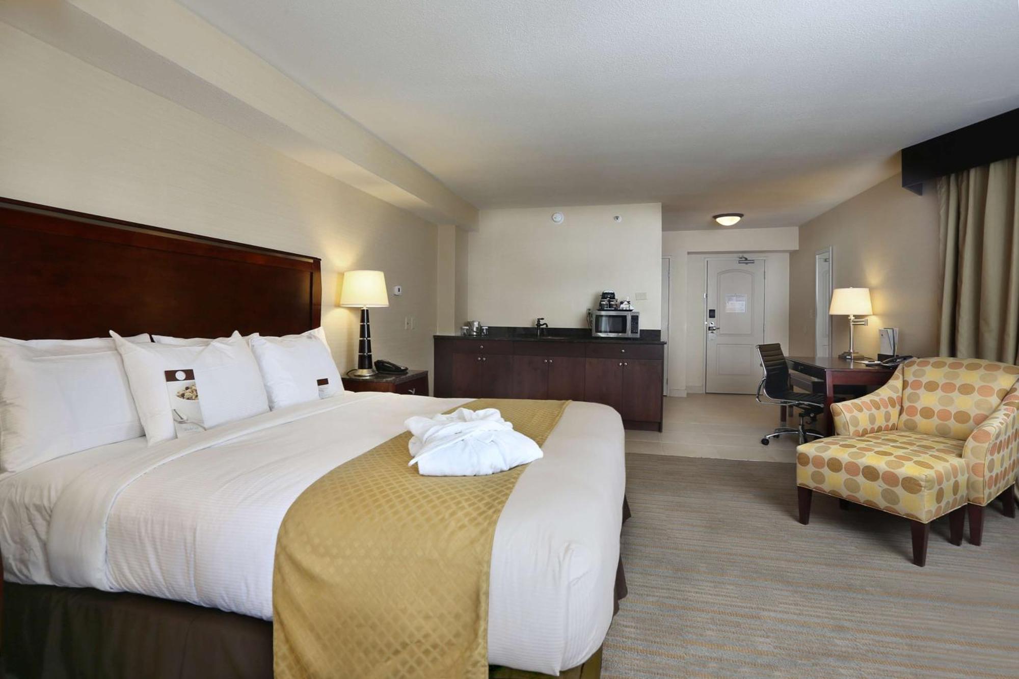 Deluxe King Room - Non-Smoking