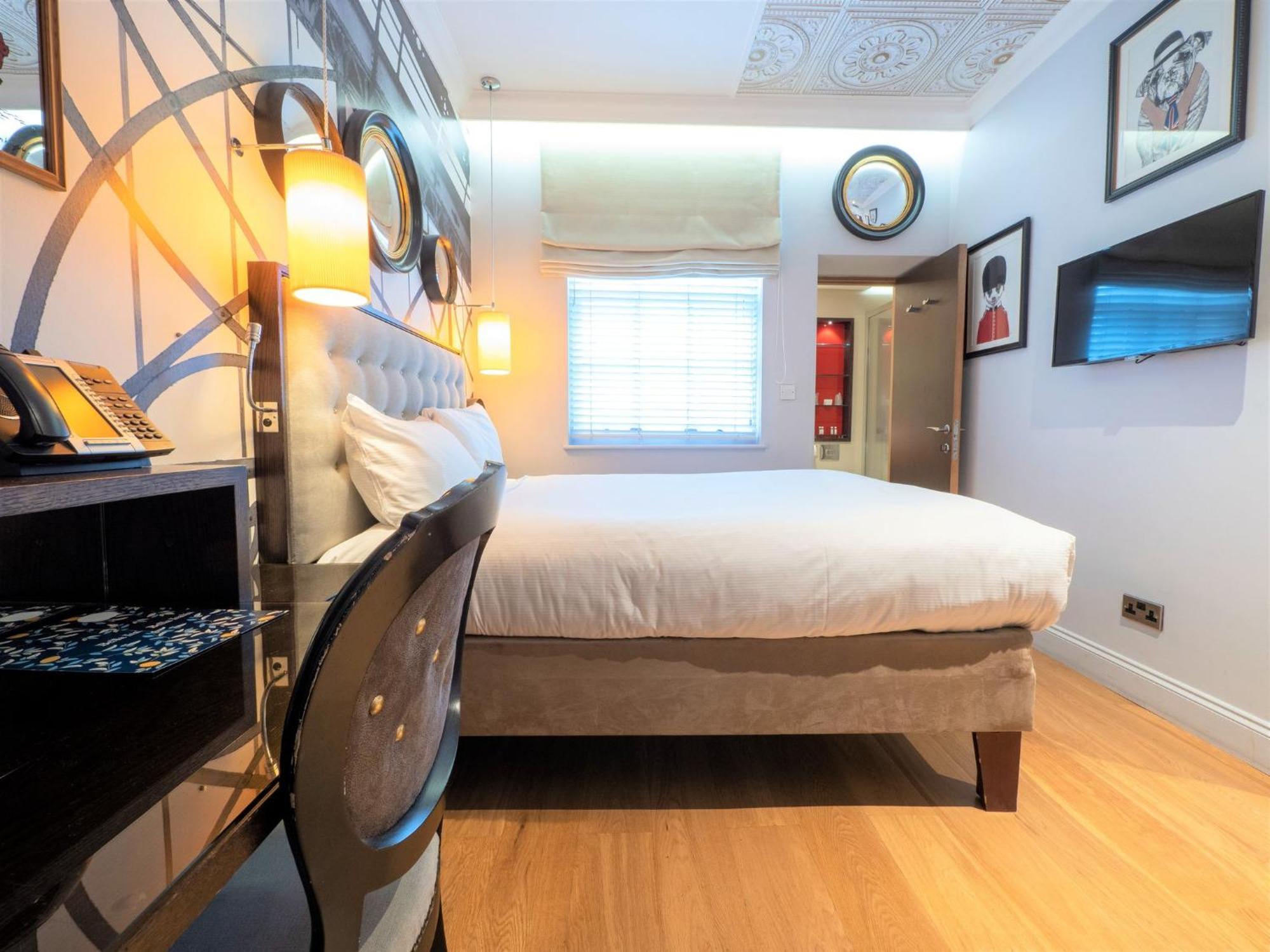 Standard Queen Room