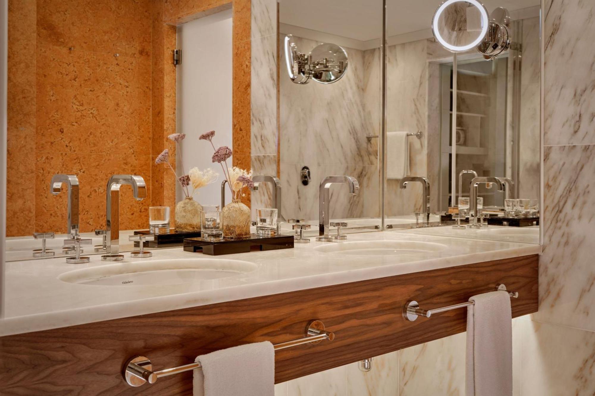 Junior Suite met 1 Kingsize Bed of 2 Aparte Bedden en Uitzicht op het Resort