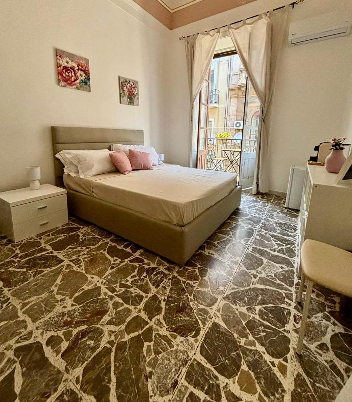 Double Room Private External Bathroom