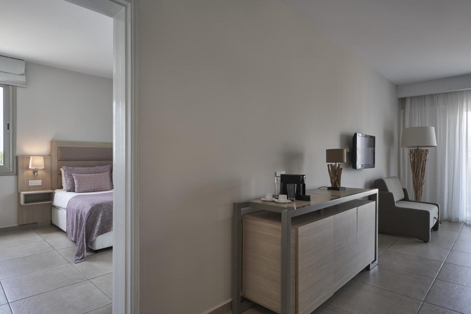Family One Bedroom Suite Inland View