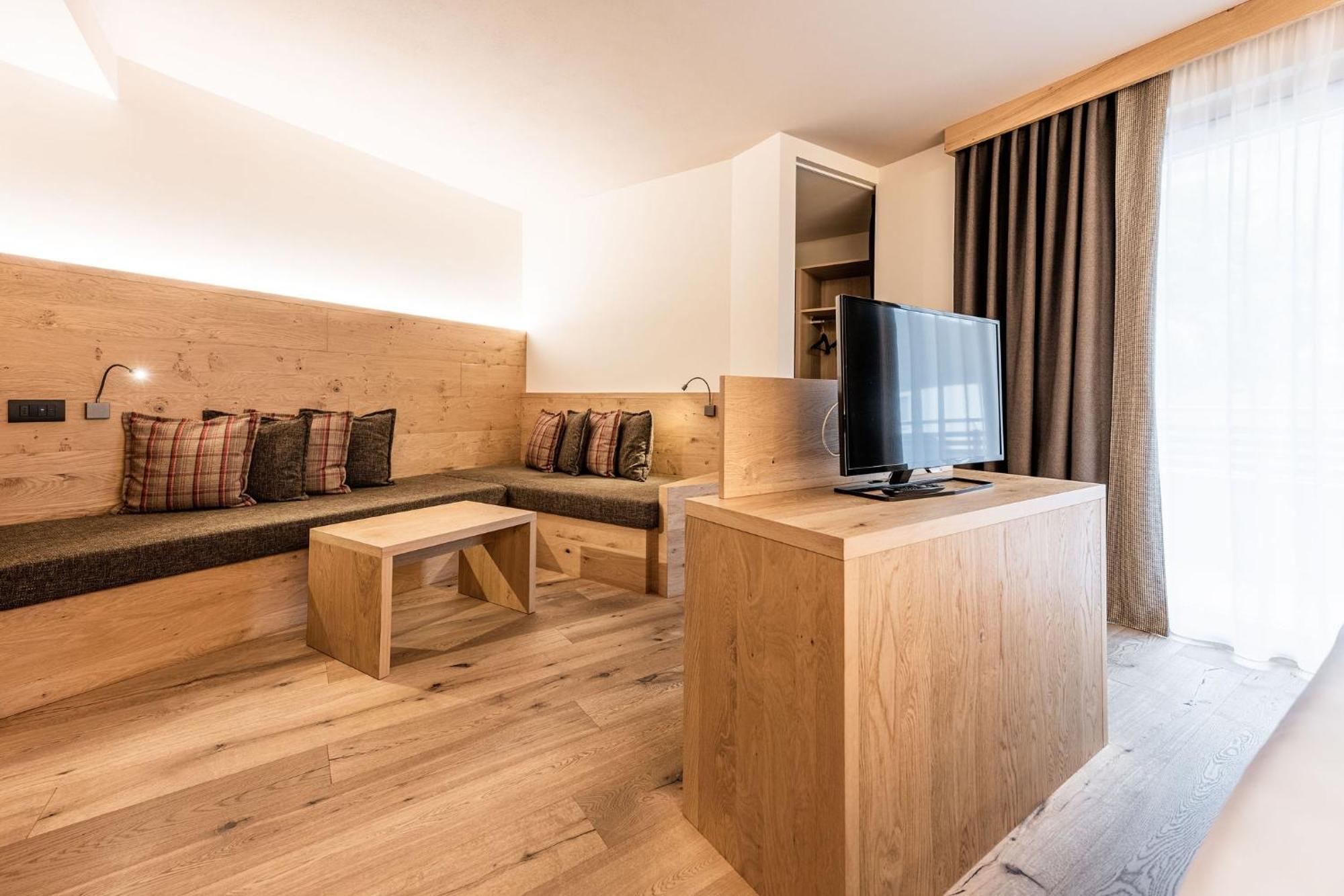Superior Double or Twin Room Mountain View