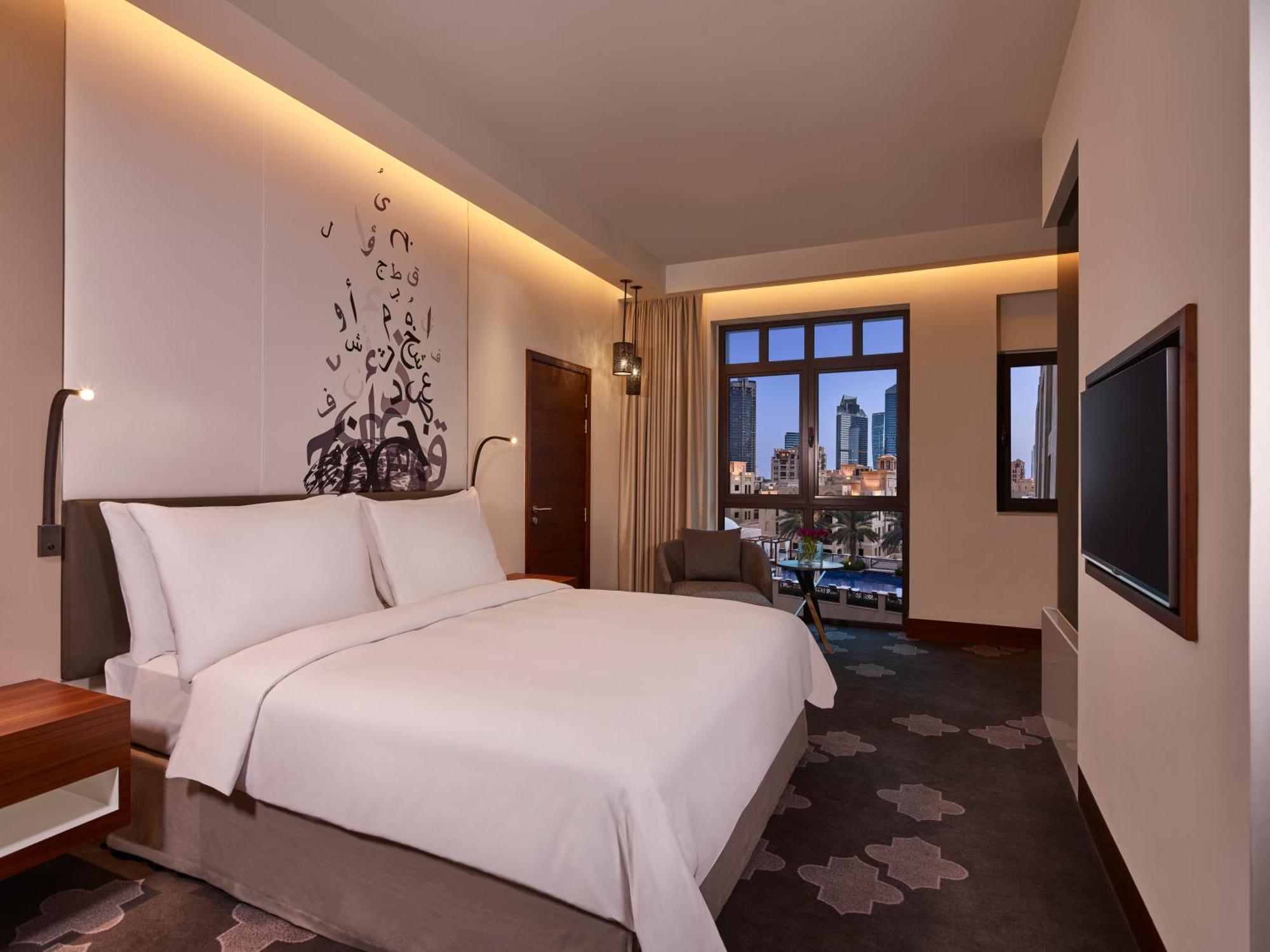 Deluxe King Kamer met Uitzicht op het Zwembad
