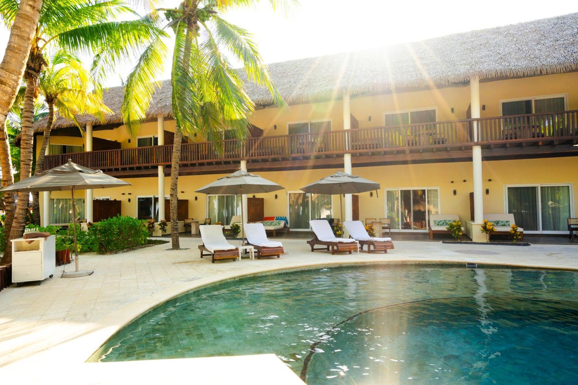 Royal Retreat Mi Hotelito Beachfront Suite
