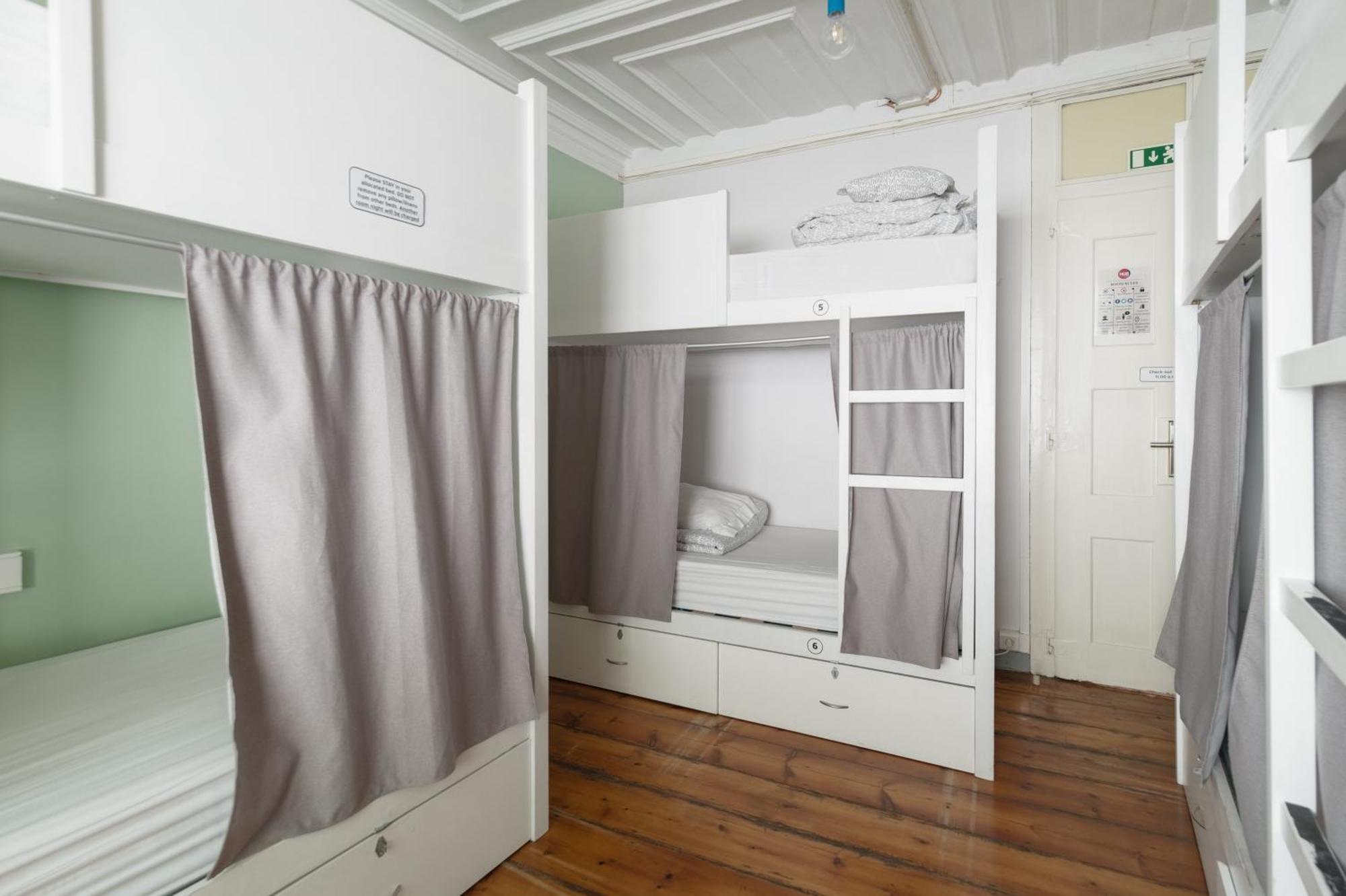 Bed in 6-Bed Female Dormitory Room with Bathroom