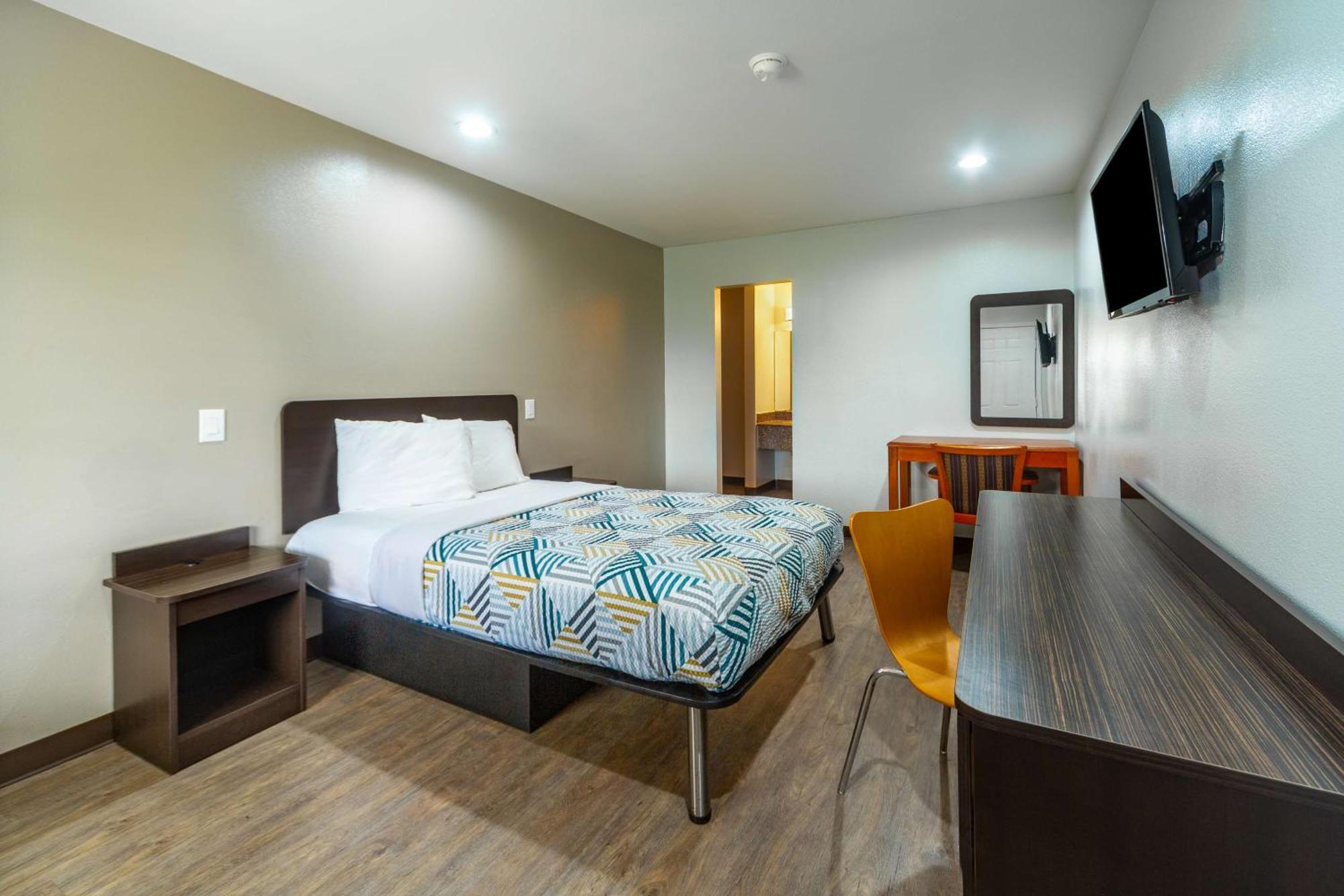 1 King Bed Non-Smoking,1604775960:JPEG