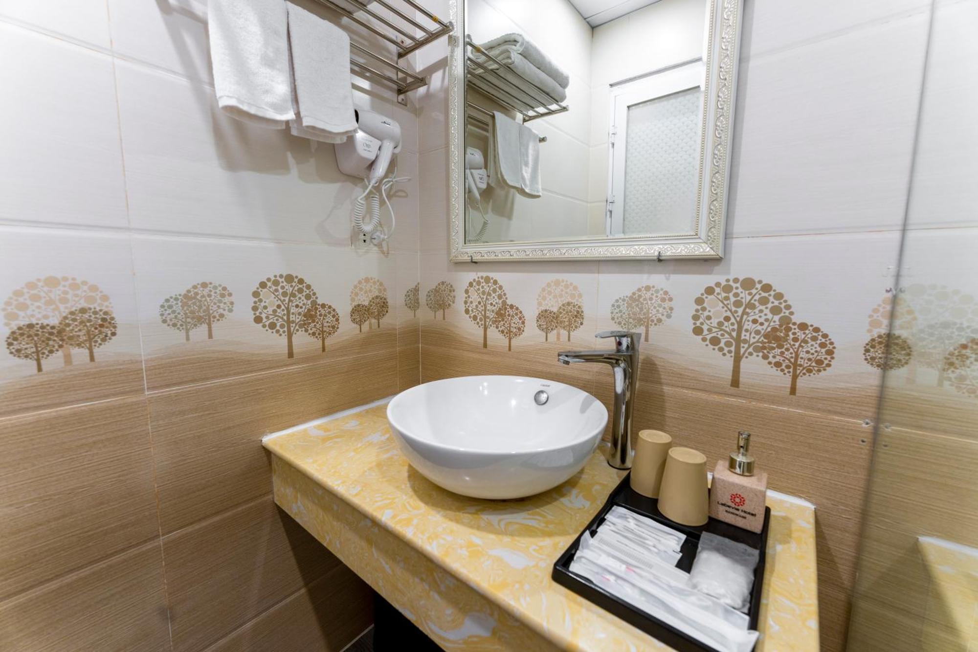 Standard Queen Room