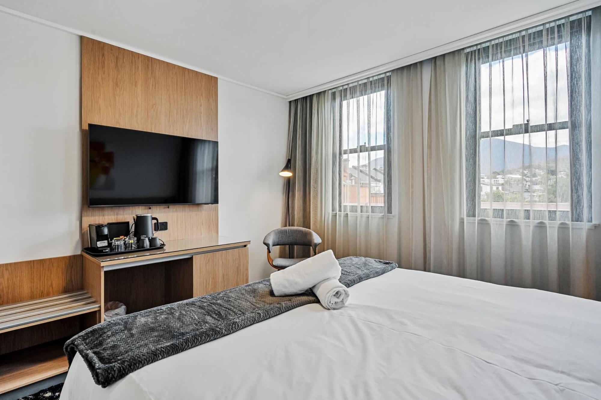 Double Suite Kelly