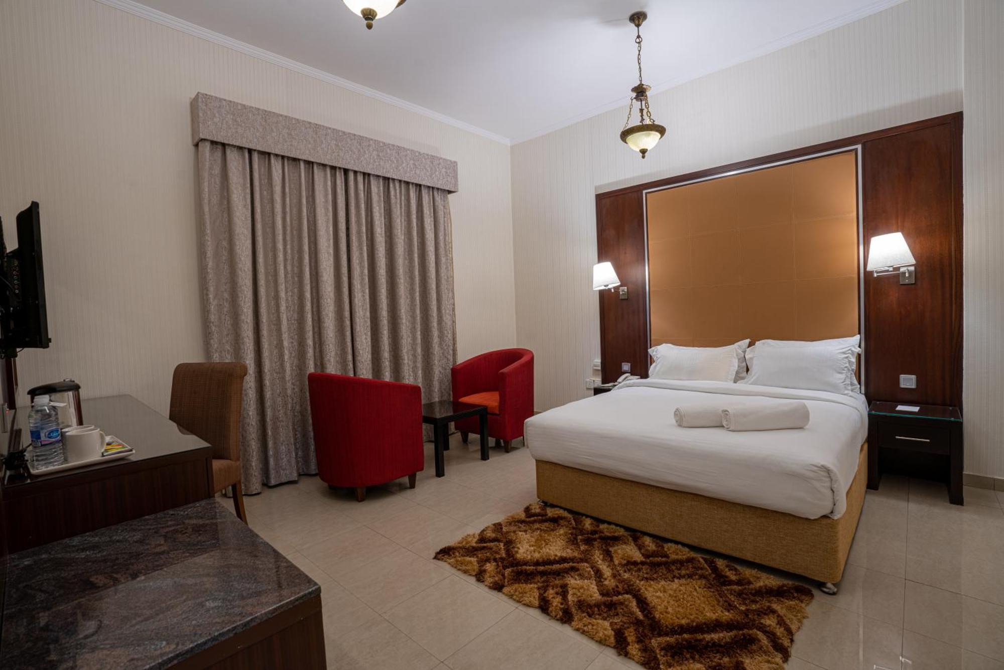 Deluxe Family Room