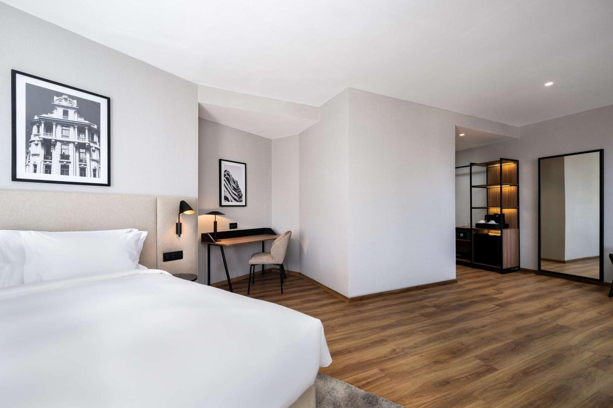 One Bedroom Suite - Park View