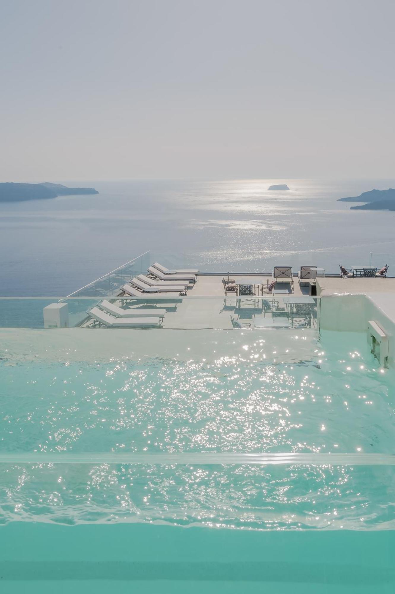Crystal Deluxe Room with Hot Tub & Caldera View