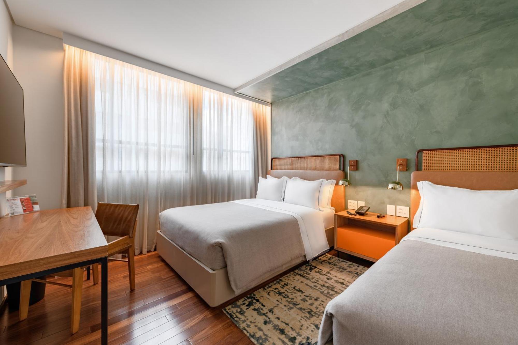 Quarto Duplo com 2 Camas de Casal