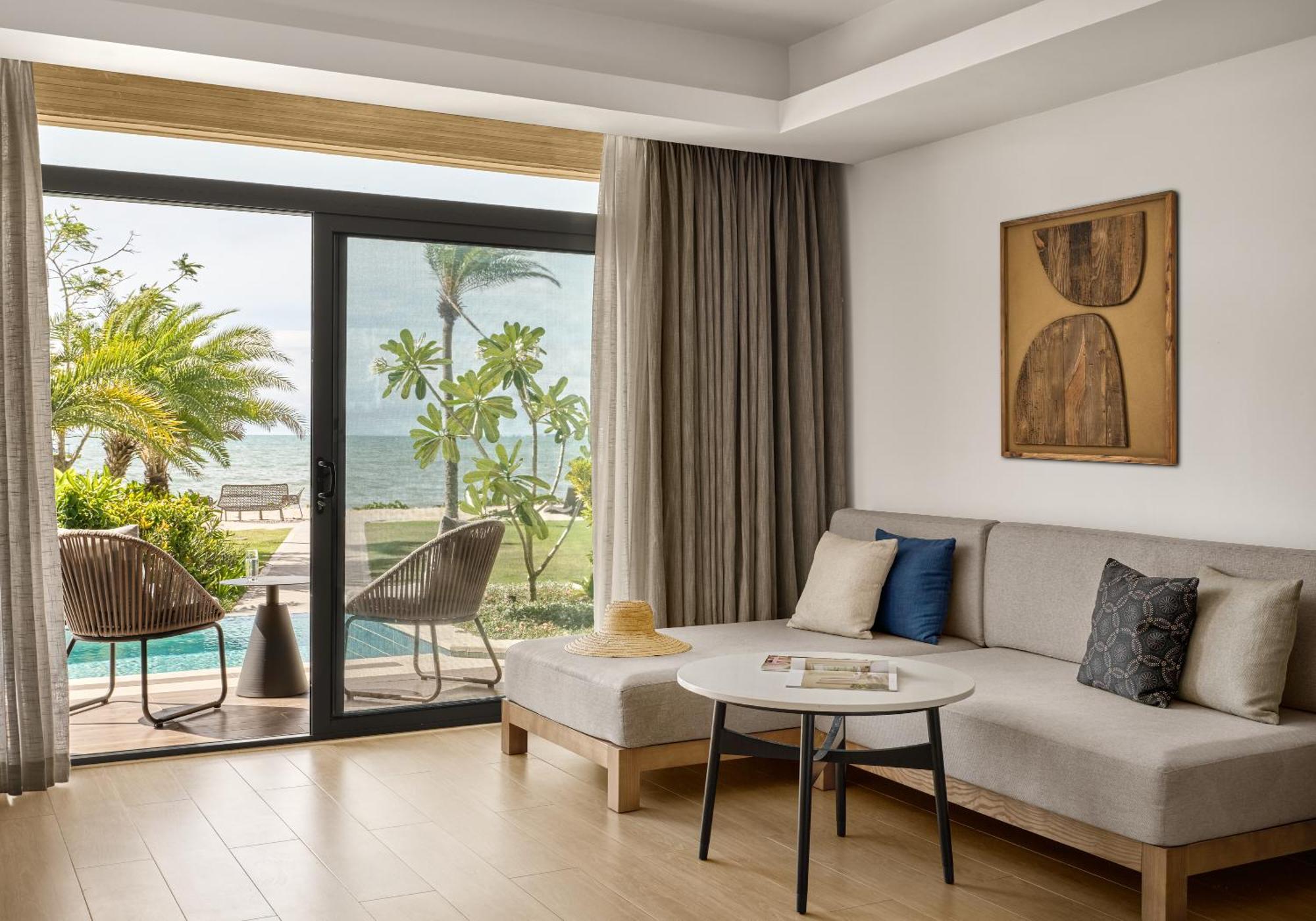 Junior King Suite with Pool Access - Ocean View