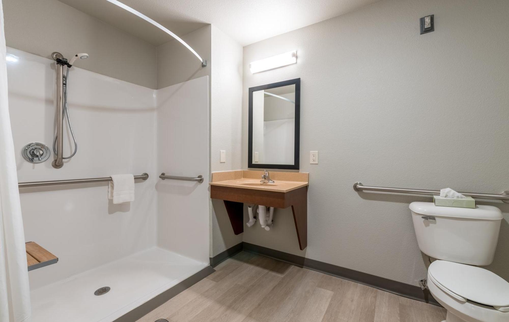 Queen Room Hearing & Mobility Accessible Roll Shower