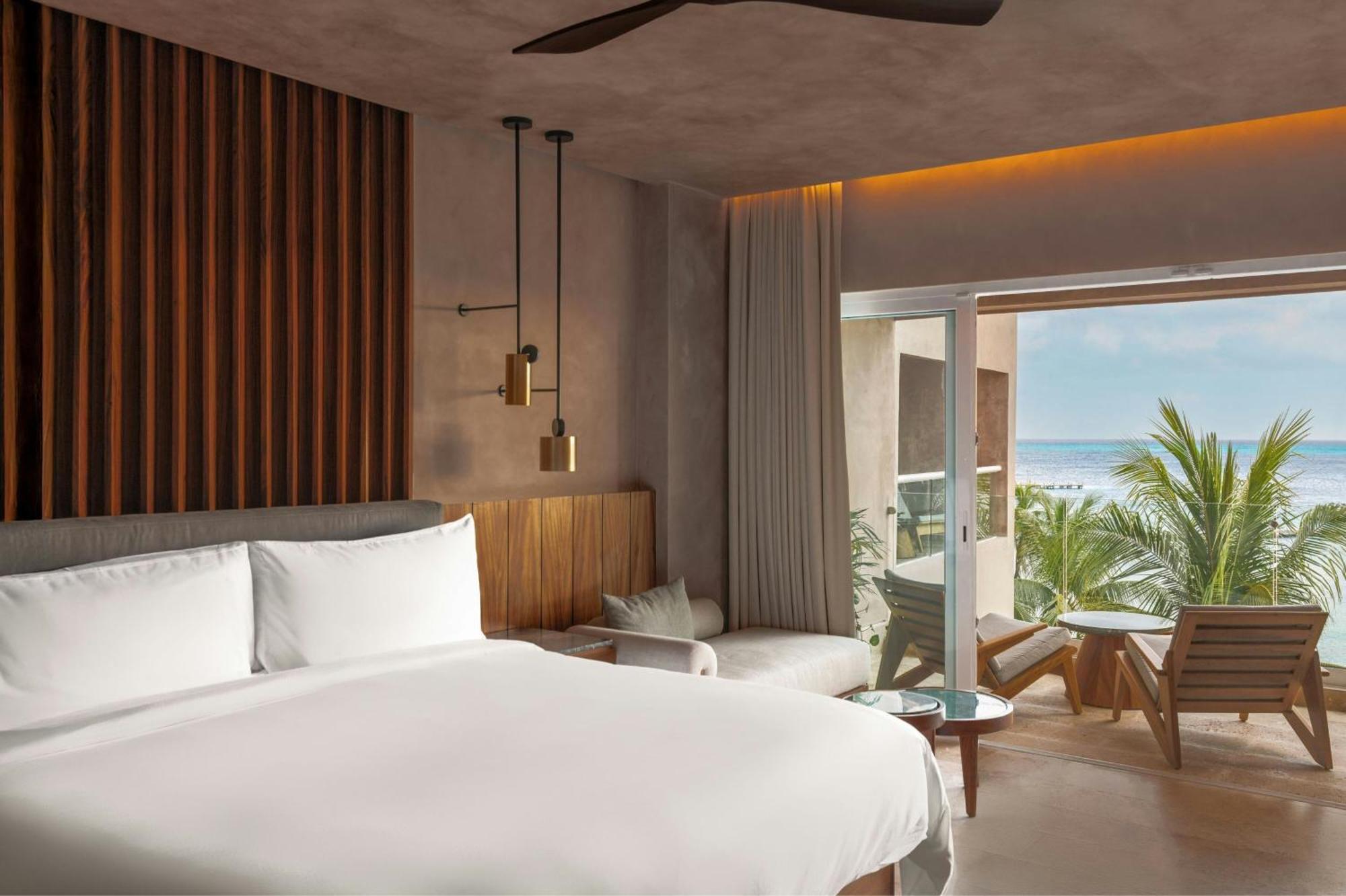 Deluxe Guest room, 1 King, Oceanfront, Balcony