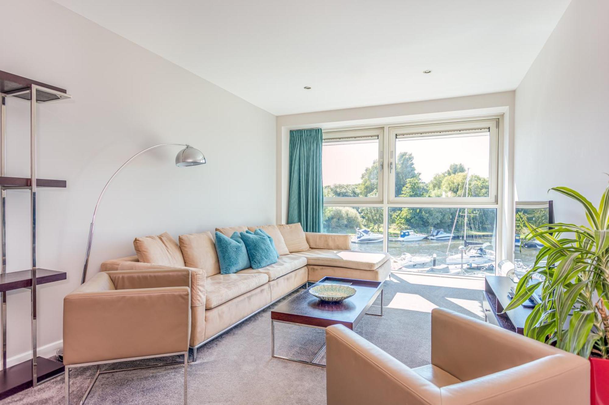Luxury Apartment River View