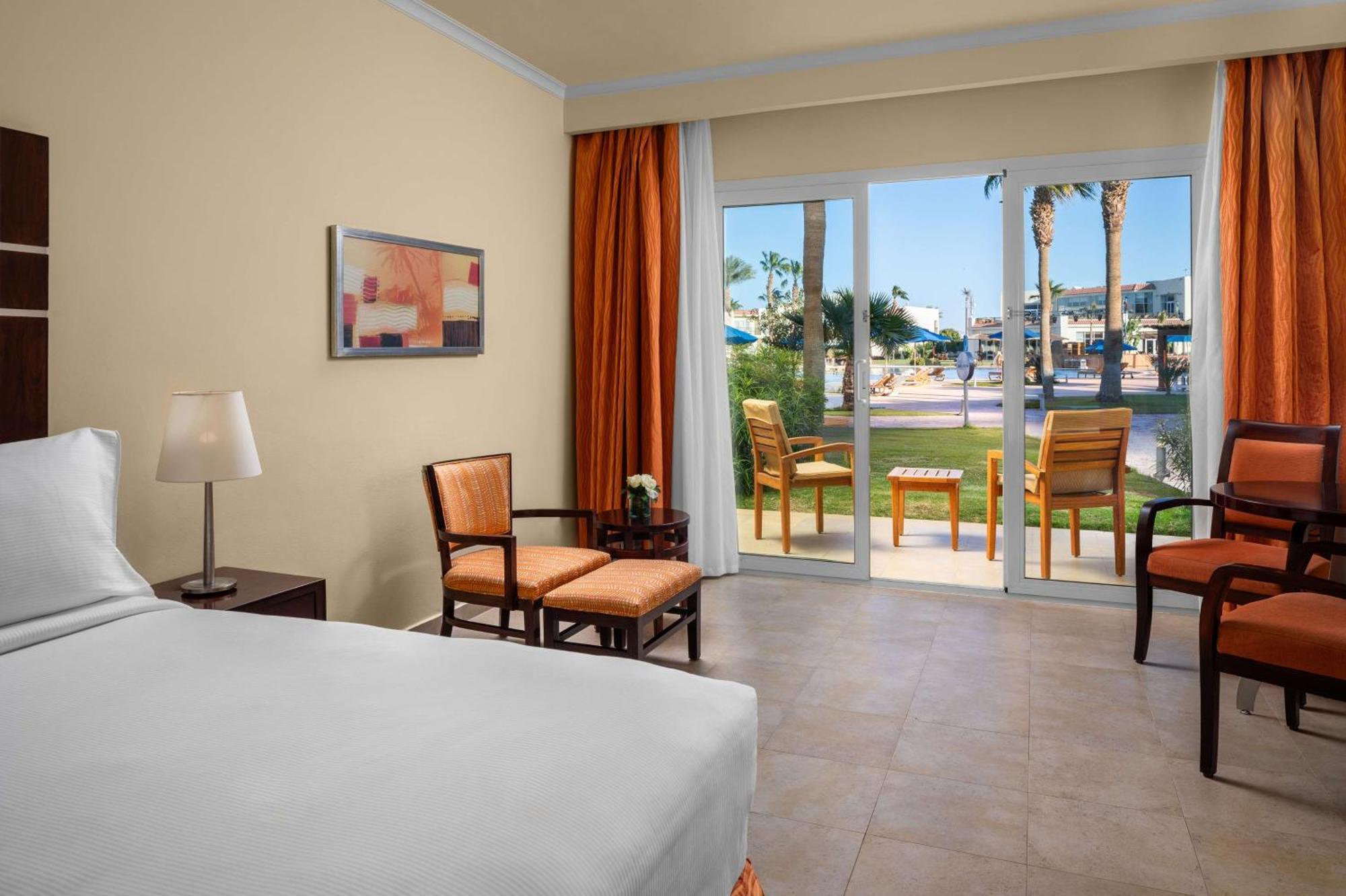 Mountainside King Deluxe Room Pool View