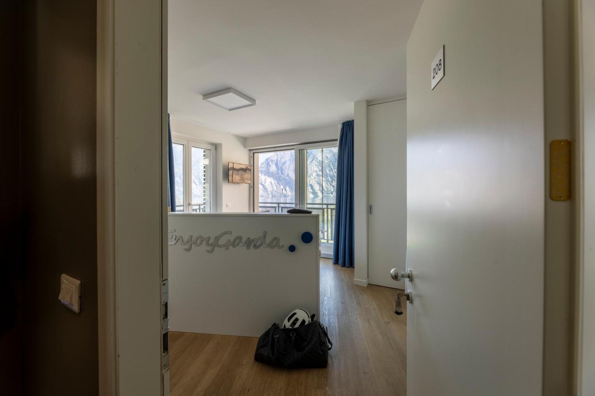 Queen Room Terrace Lake View