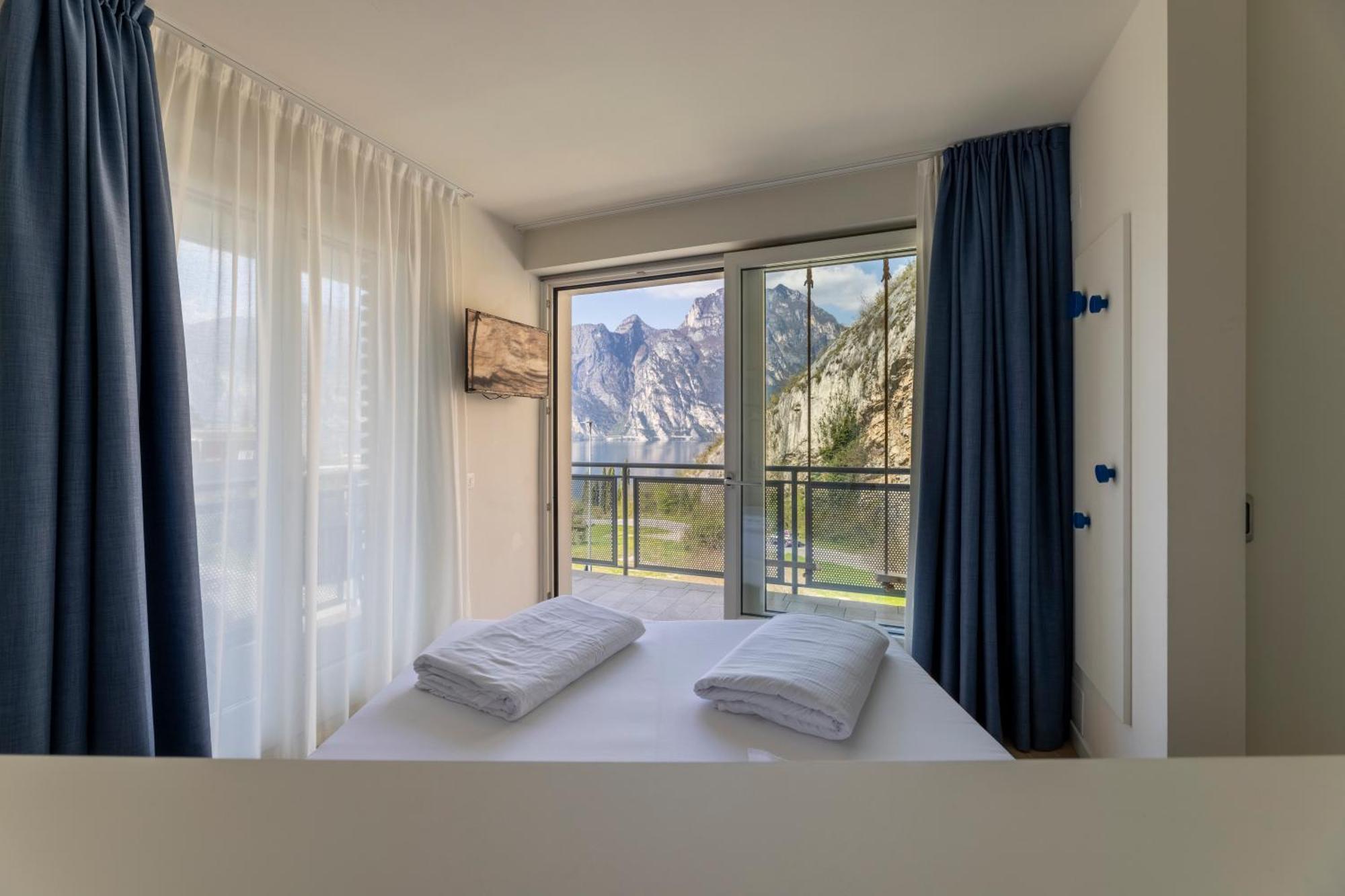 Queen Room Terrace Lake View