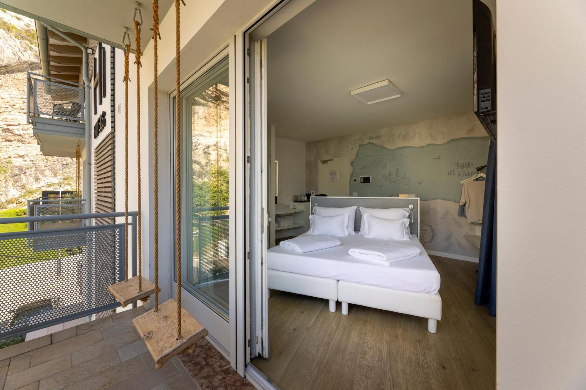 Queen Room Terrace Lake View