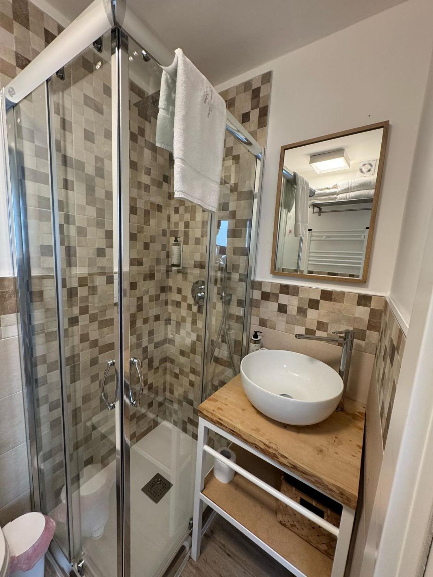 Quadruple Room Private Bathroom