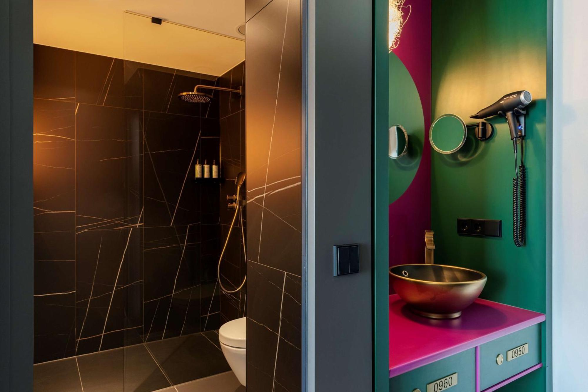 nhow Premium Room - Upper Floor Club + VIP Lounge