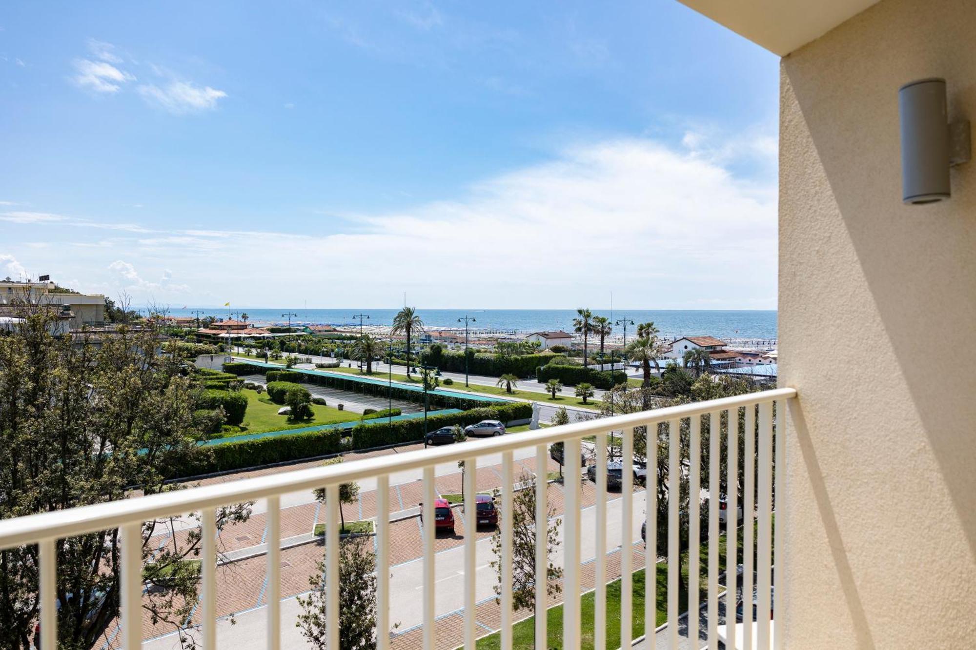 Deluxe Double or Twin Room Sea View