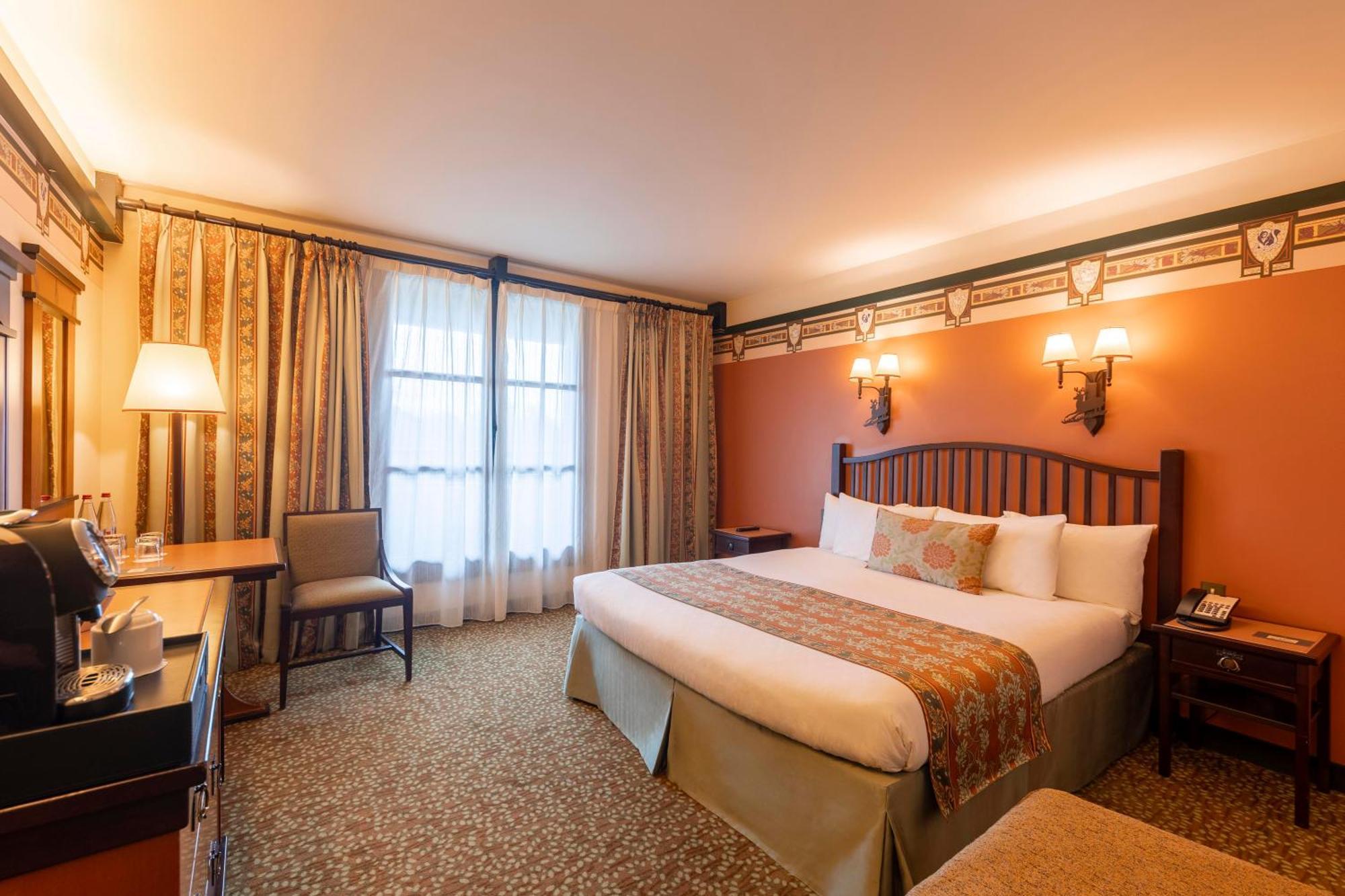 Golden Forest Club Room Lake side