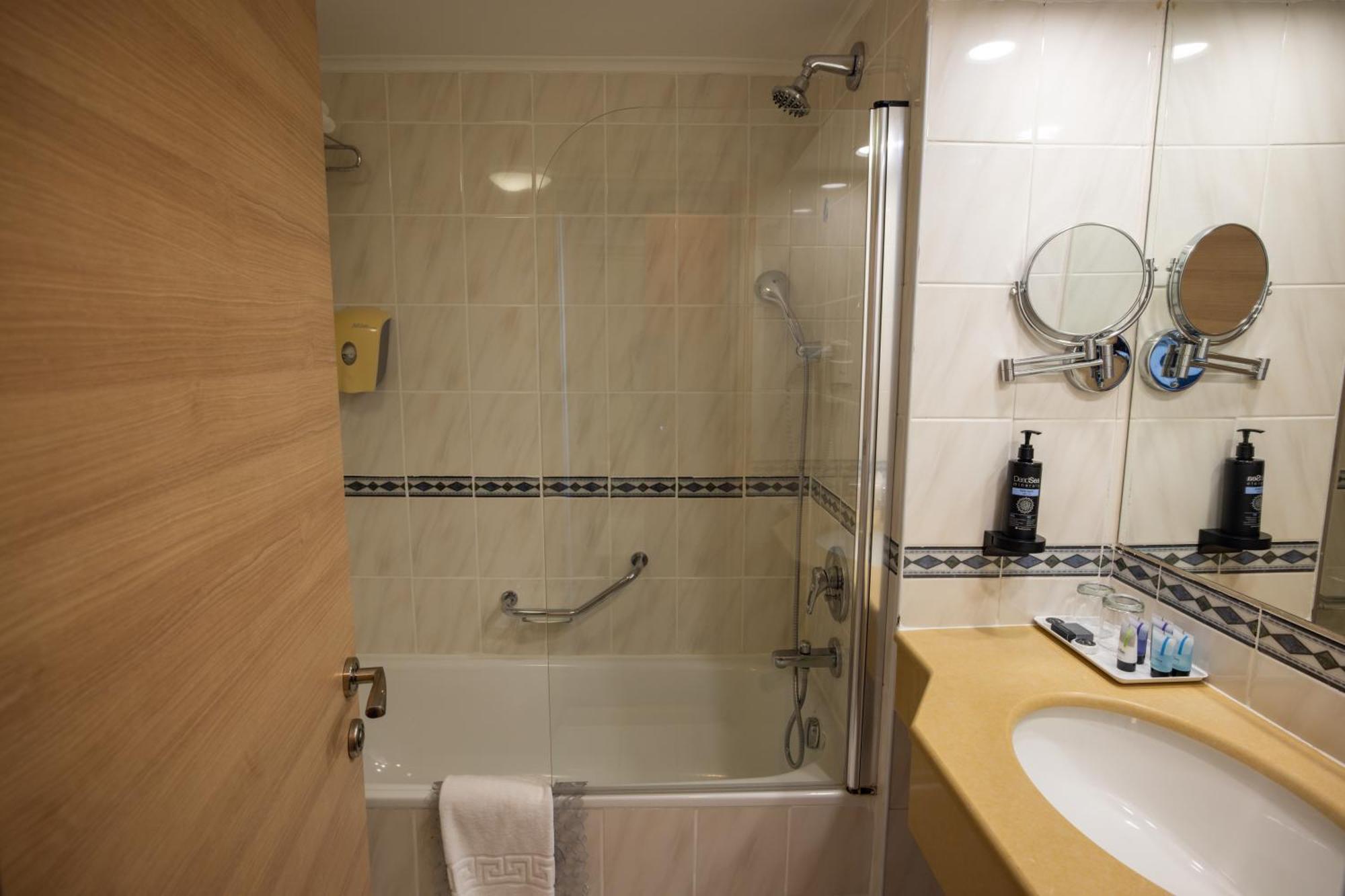 Double or Twin Room Lounge Access