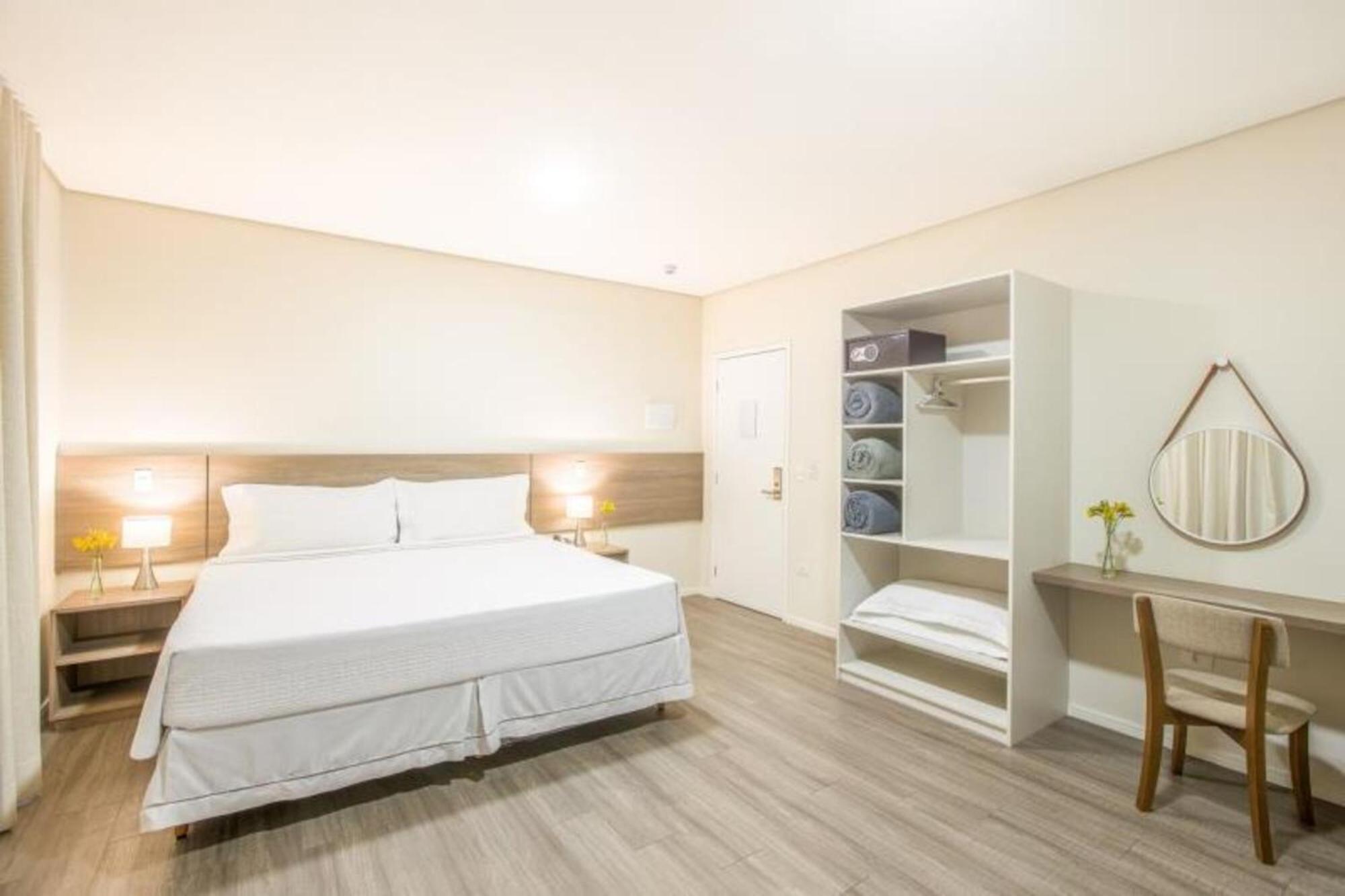 Quarto com Cama King-size