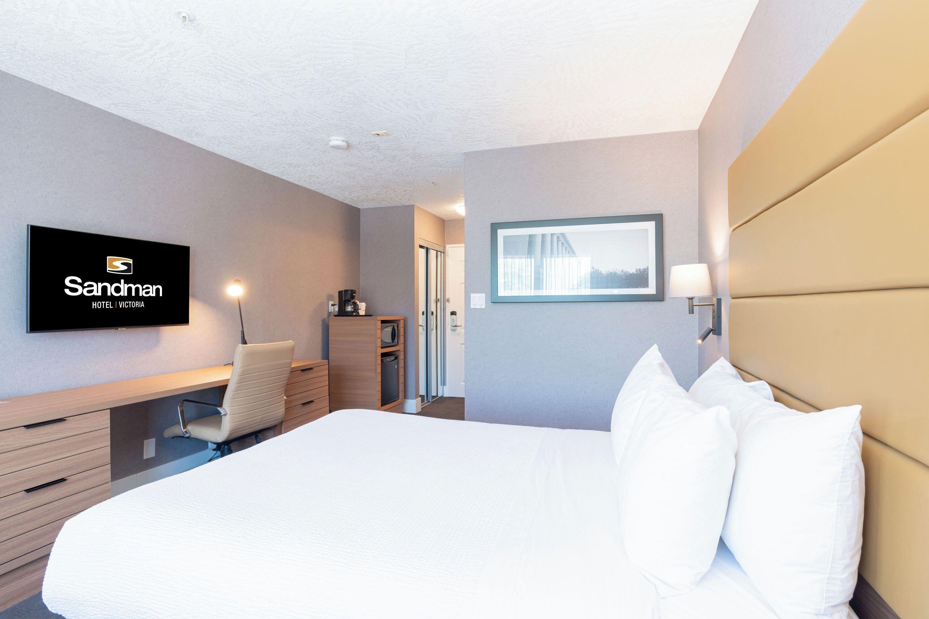 Standard Room 1 Queen Bed