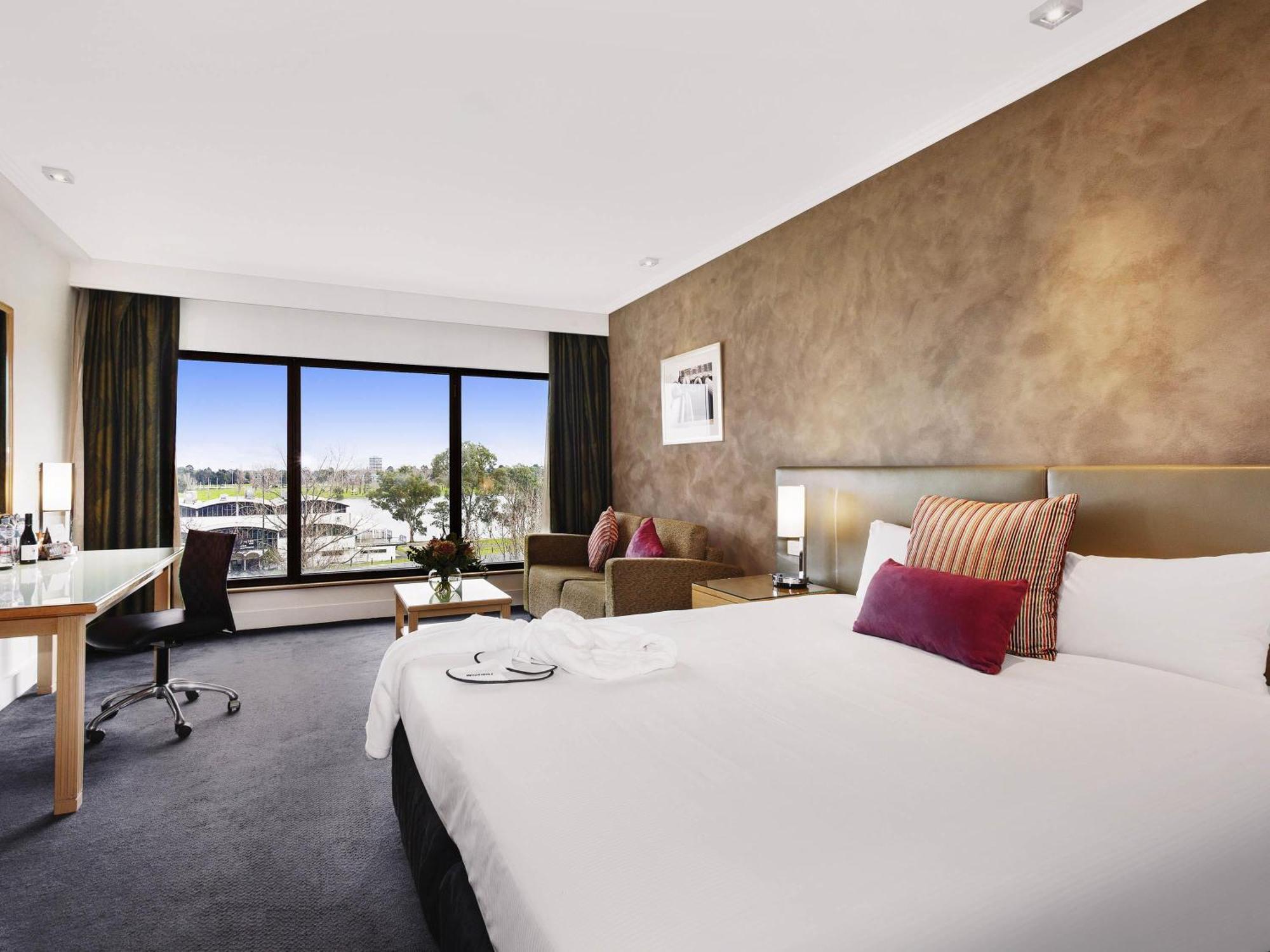 Chambre Lit King-Size Privilège - Vue sur Lac